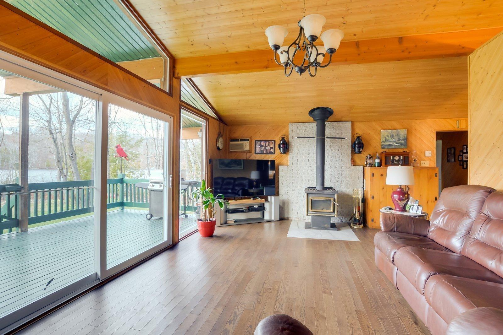 









56


Ch. du Canari

,
Val-des-Monts,




QC
J8N6J7

