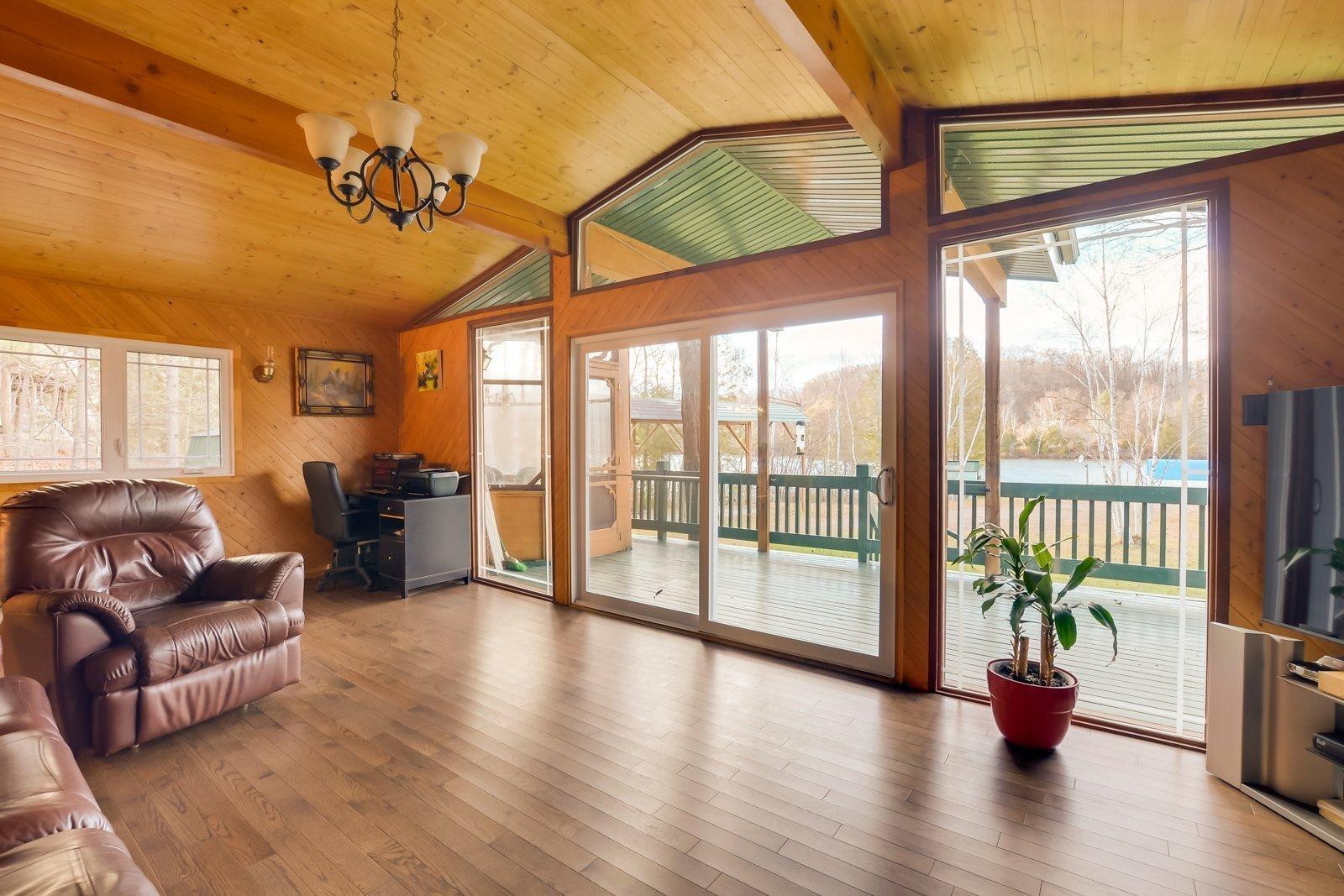 









56


Ch. du Canari

,
Val-des-Monts,




QC
J8N6J7

