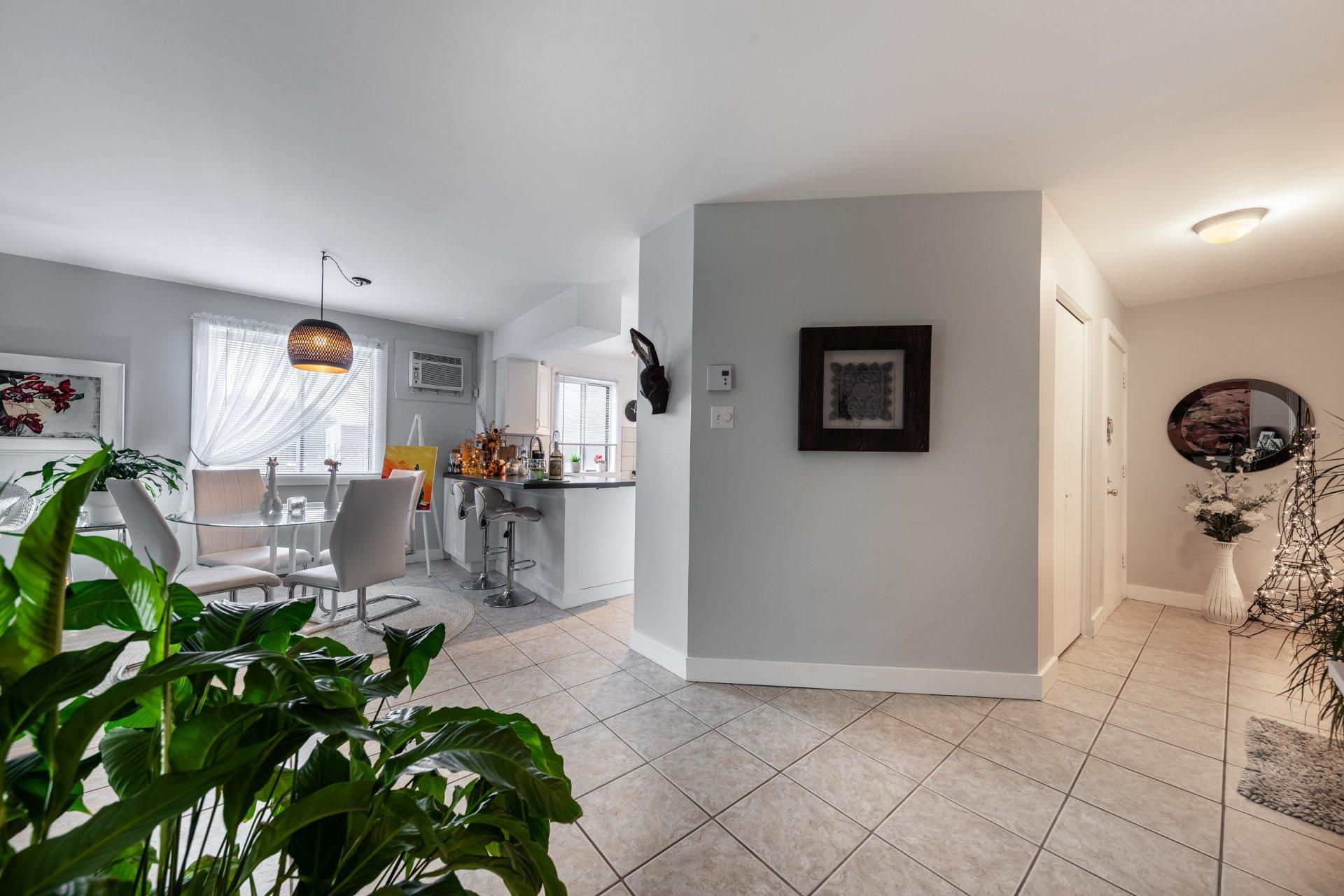 









40


Boul. Seigneurial E.

,
Saint-Bruno-de-Montarville,




QC
J3V2H5

