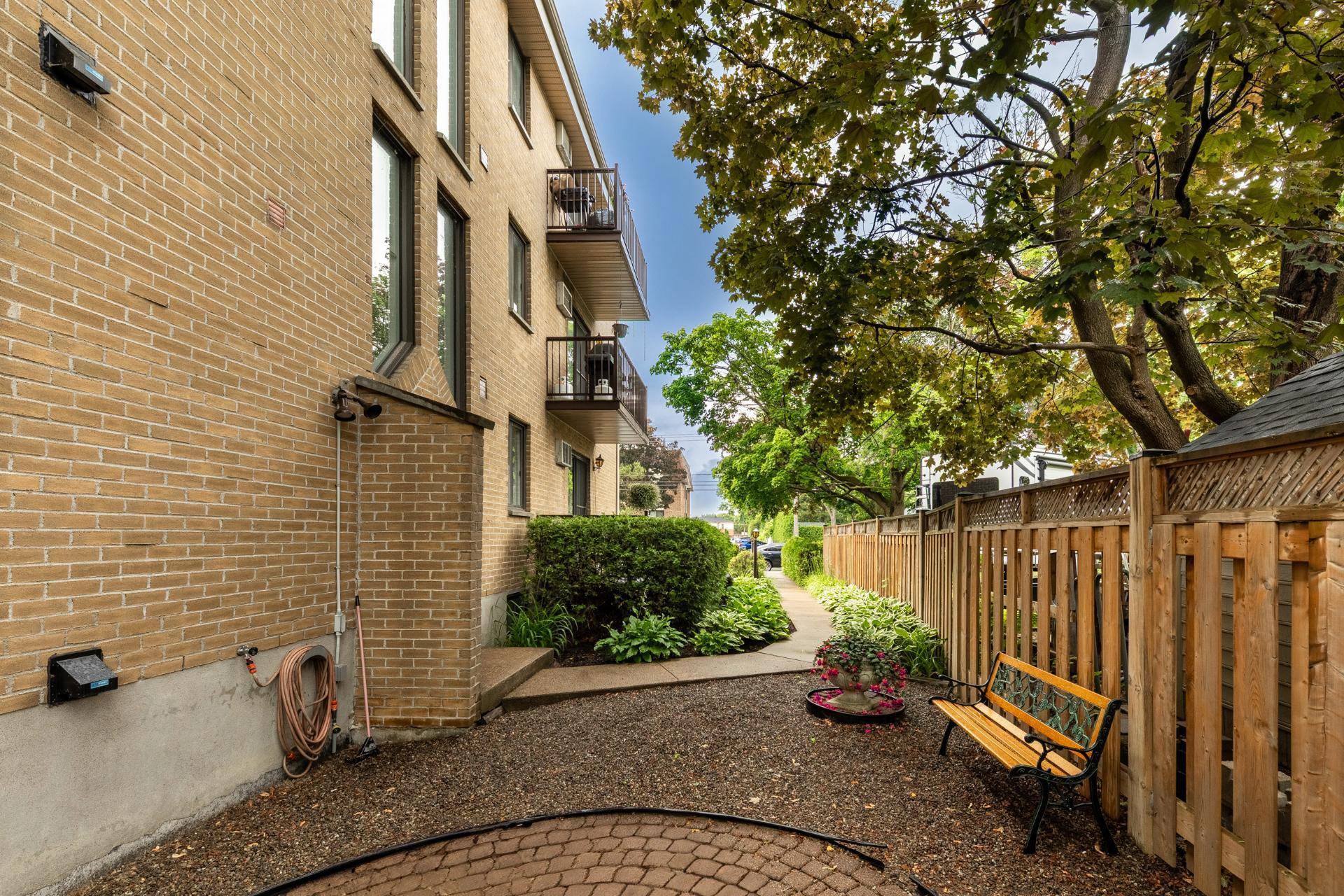 









40


Boul. Seigneurial E.

,
Saint-Bruno-de-Montarville,




QC
J3V2H5

