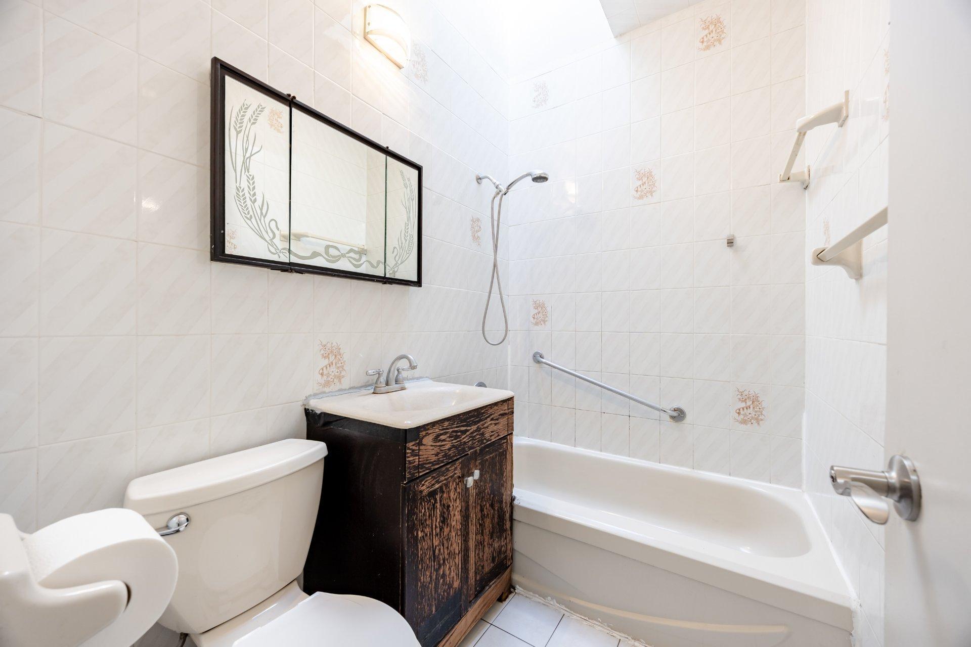 









11550


Rue Filion

,
Montréal (Ahuntsic-Cartierville),




QC
H4J1T1

