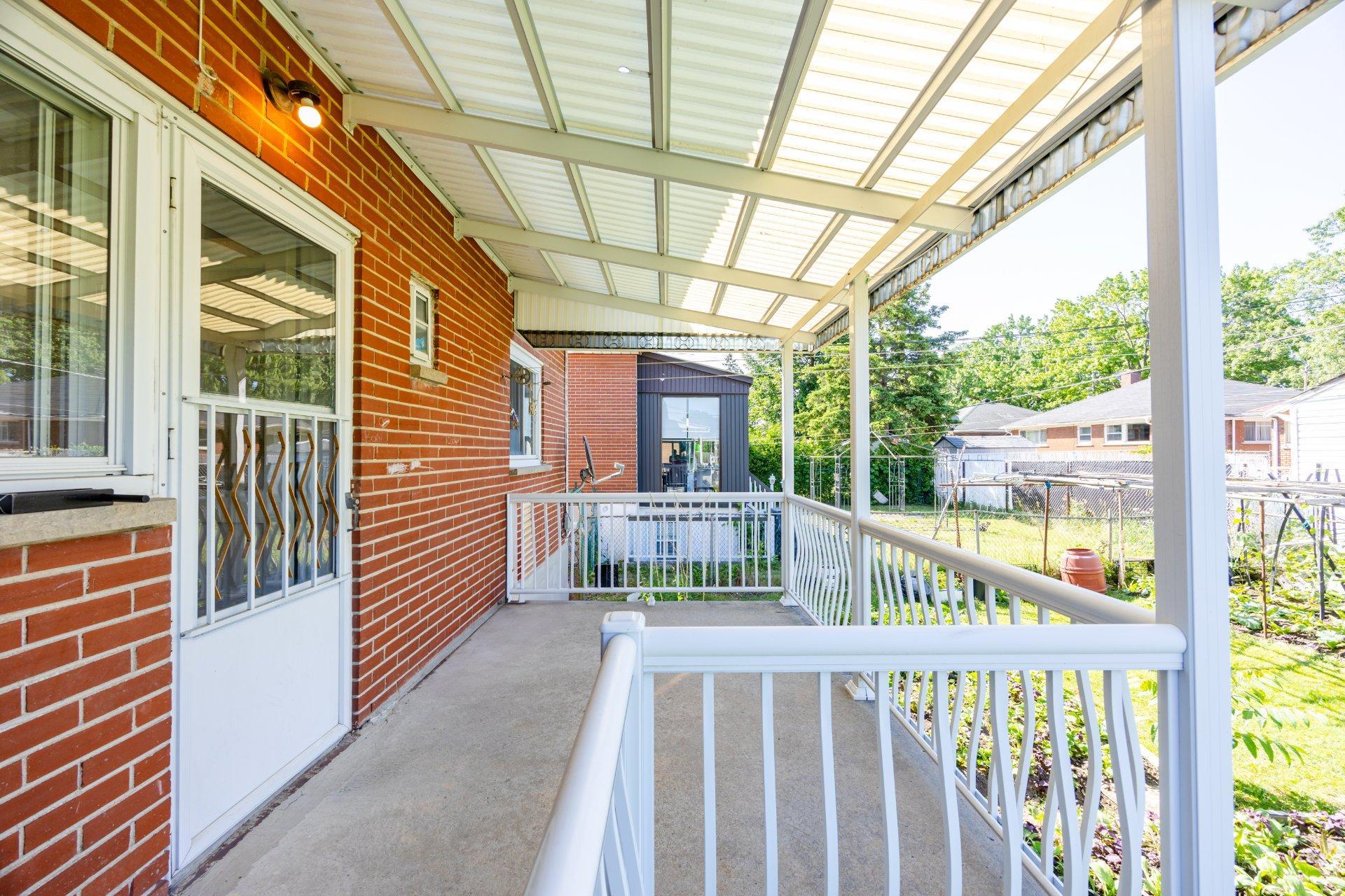 









11550


Rue Filion

,
Montréal (Ahuntsic-Cartierville),




QC
H4J1T1

