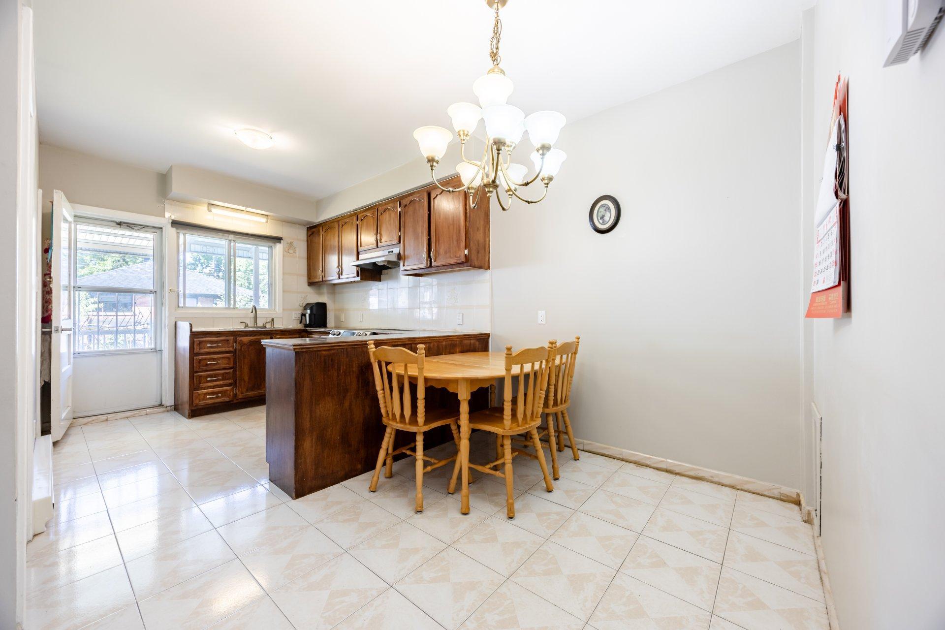 









11550


Rue Filion

,
Montréal (Ahuntsic-Cartierville),




QC
H4J1T1

