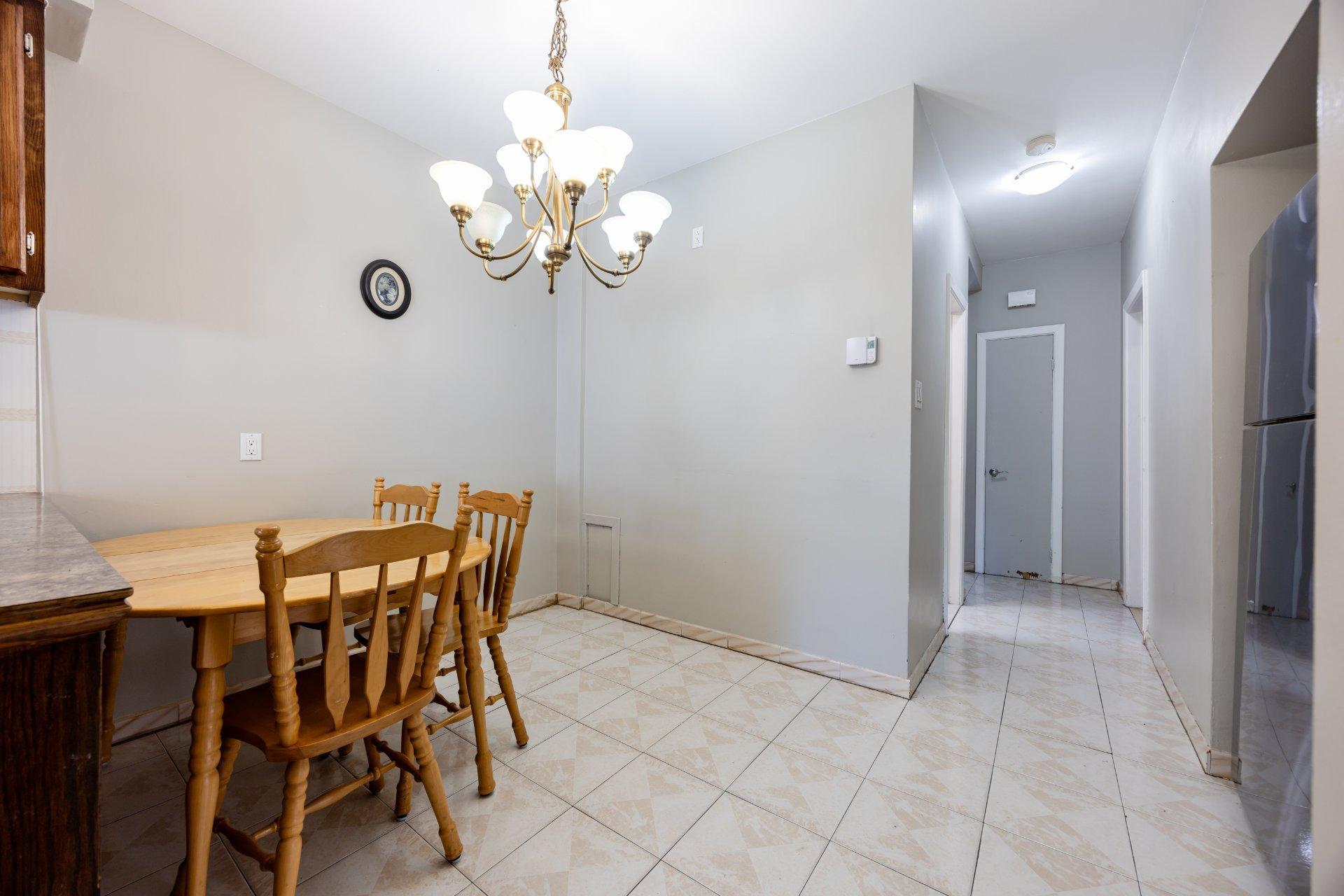 









11550


Rue Filion

,
Montréal (Ahuntsic-Cartierville),




QC
H4J1T1

