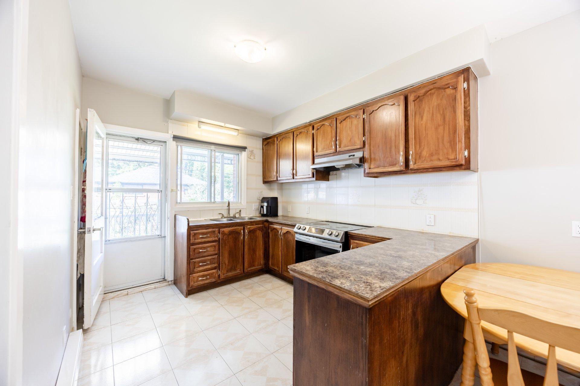 









11550


Rue Filion

,
Montréal (Ahuntsic-Cartierville),




QC
H4J1T1

