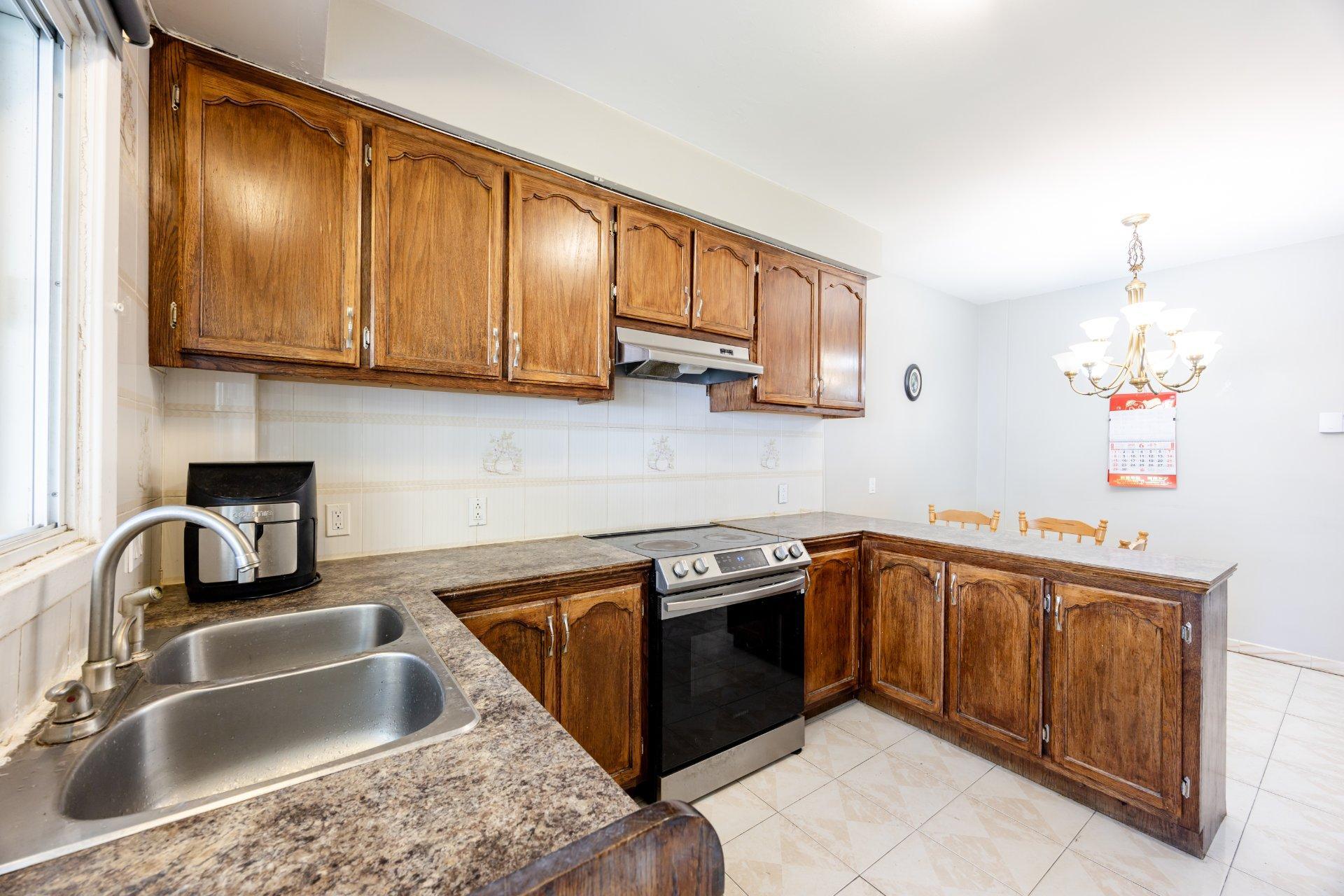 









11550


Rue Filion

,
Montréal (Ahuntsic-Cartierville),




QC
H4J1T1

