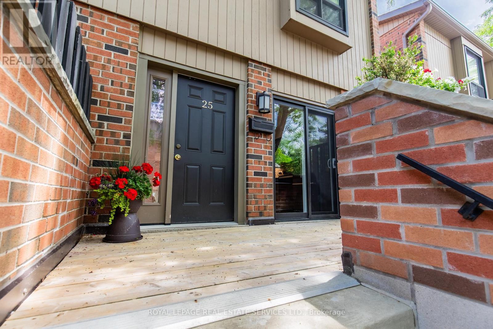 












25 - 3122 LAKESHORE ROAD W

,
Oakville,




Ontario
L6L1J4

