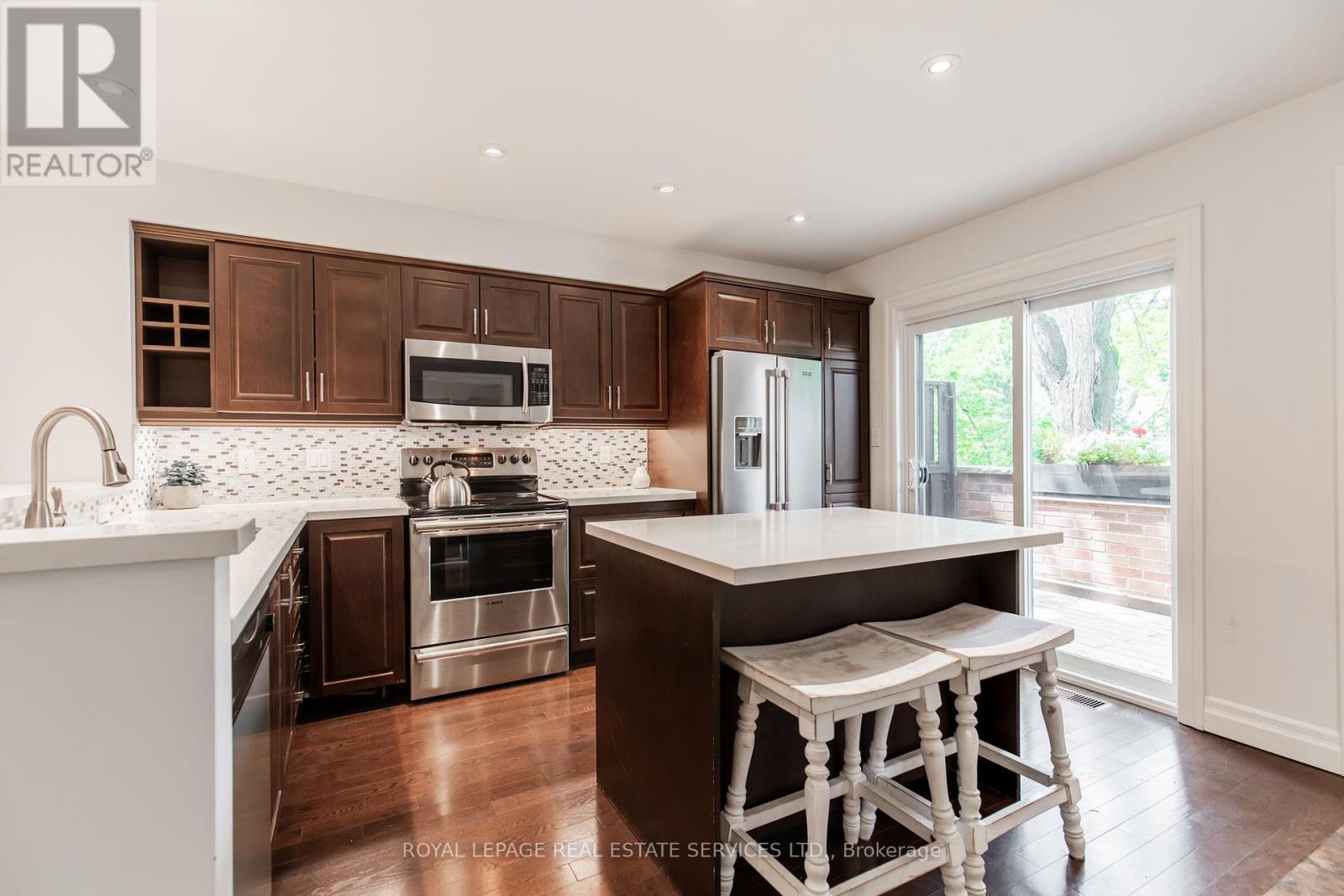 












25 - 3122 LAKESHORE ROAD W

,
Oakville,




Ontario
L6L1J4

