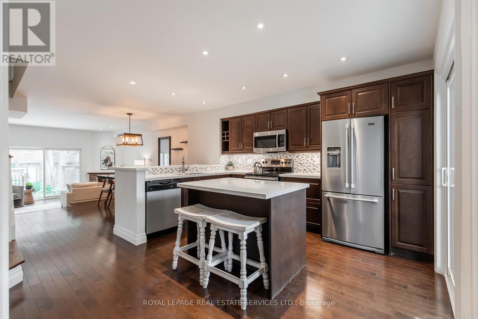












25 - 3122 LAKESHORE ROAD W

,
Oakville,




Ontario
L6L1J4

