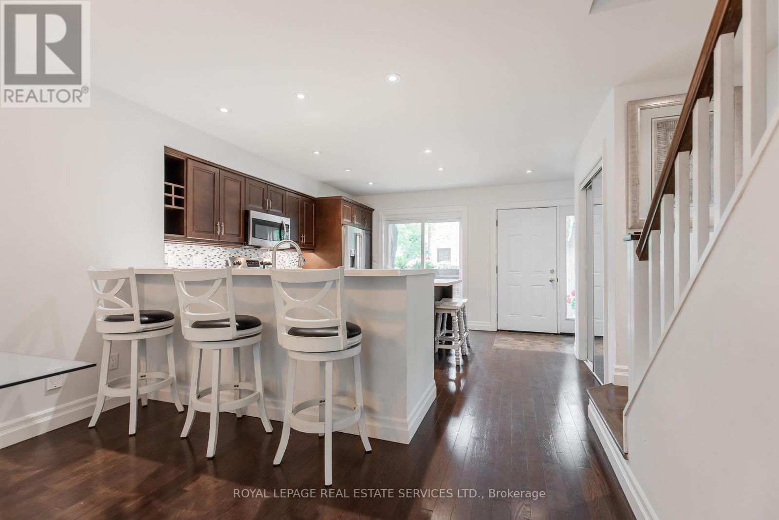 












25 - 3122 LAKESHORE ROAD W

,
Oakville,




Ontario
L6L1J4

