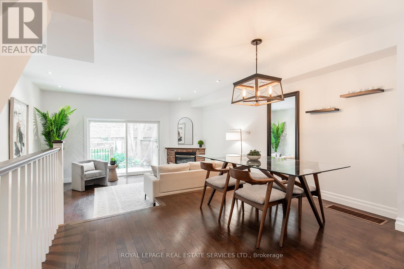 












25 - 3122 LAKESHORE ROAD W

,
Oakville,




Ontario
L6L1J4

