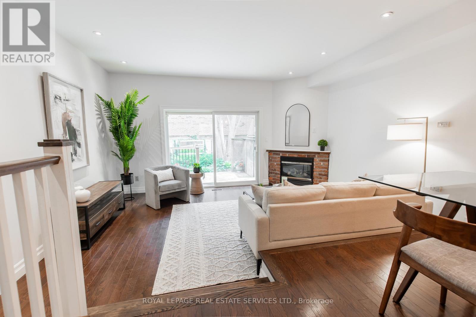 












25 - 3122 LAKESHORE ROAD W

,
Oakville,




Ontario
L6L1J4

