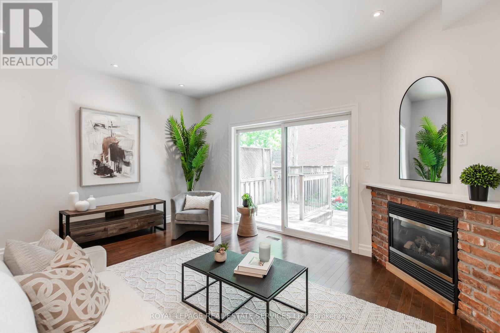 












25 - 3122 LAKESHORE ROAD W

,
Oakville,




Ontario
L6L1J4

