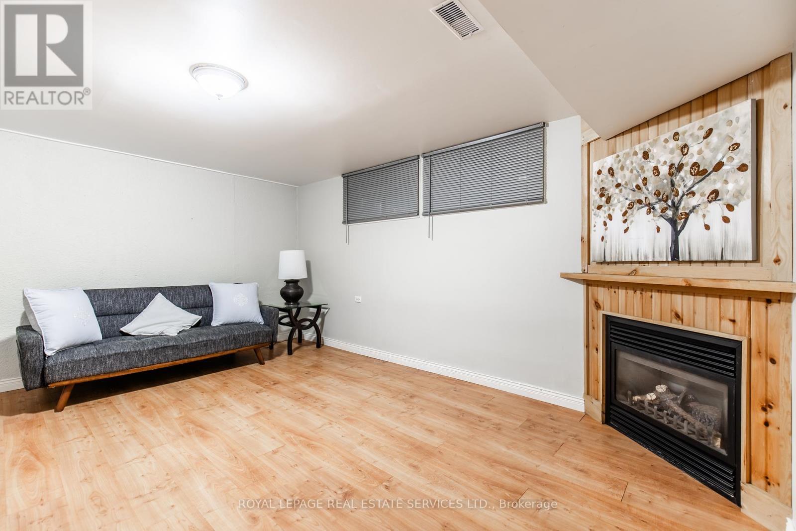 












25 - 3122 LAKESHORE ROAD W

,
Oakville,




Ontario
L6L1J4

