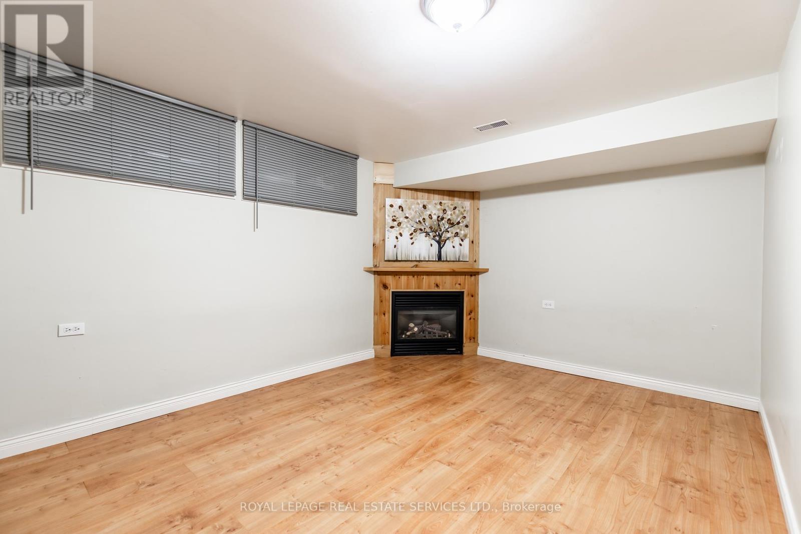 












25 - 3122 LAKESHORE ROAD W

,
Oakville,




Ontario
L6L1J4

