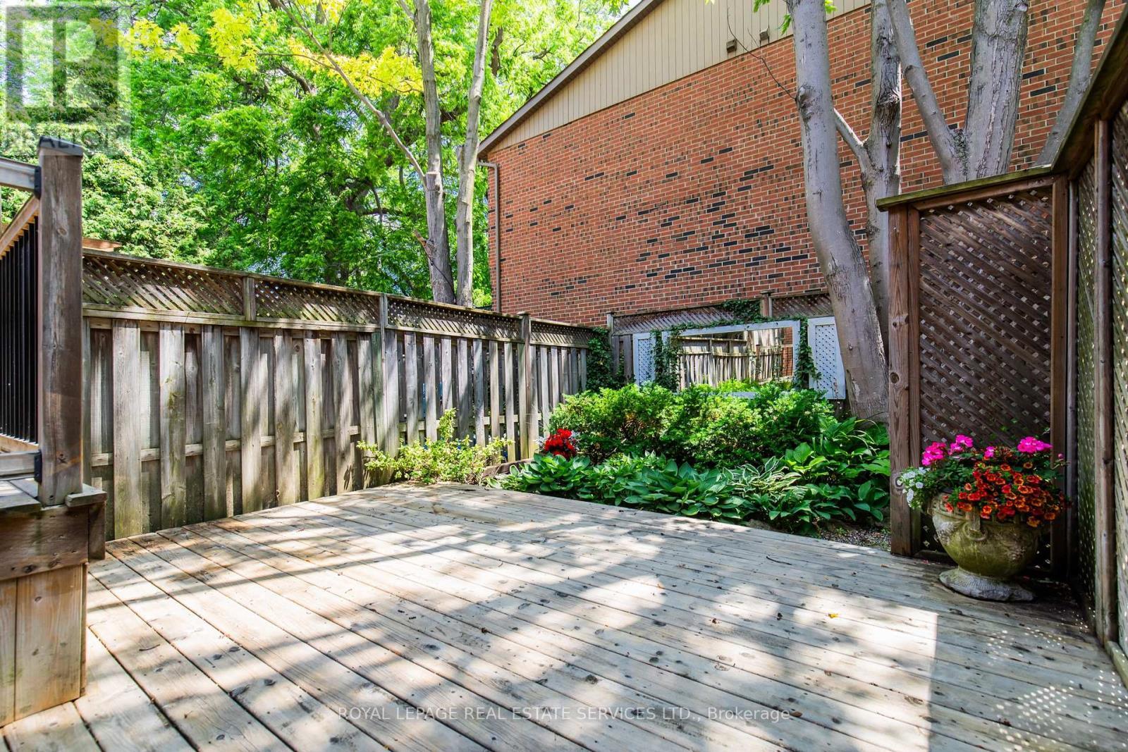 












25 - 3122 LAKESHORE ROAD W

,
Oakville,




Ontario
L6L1J4

