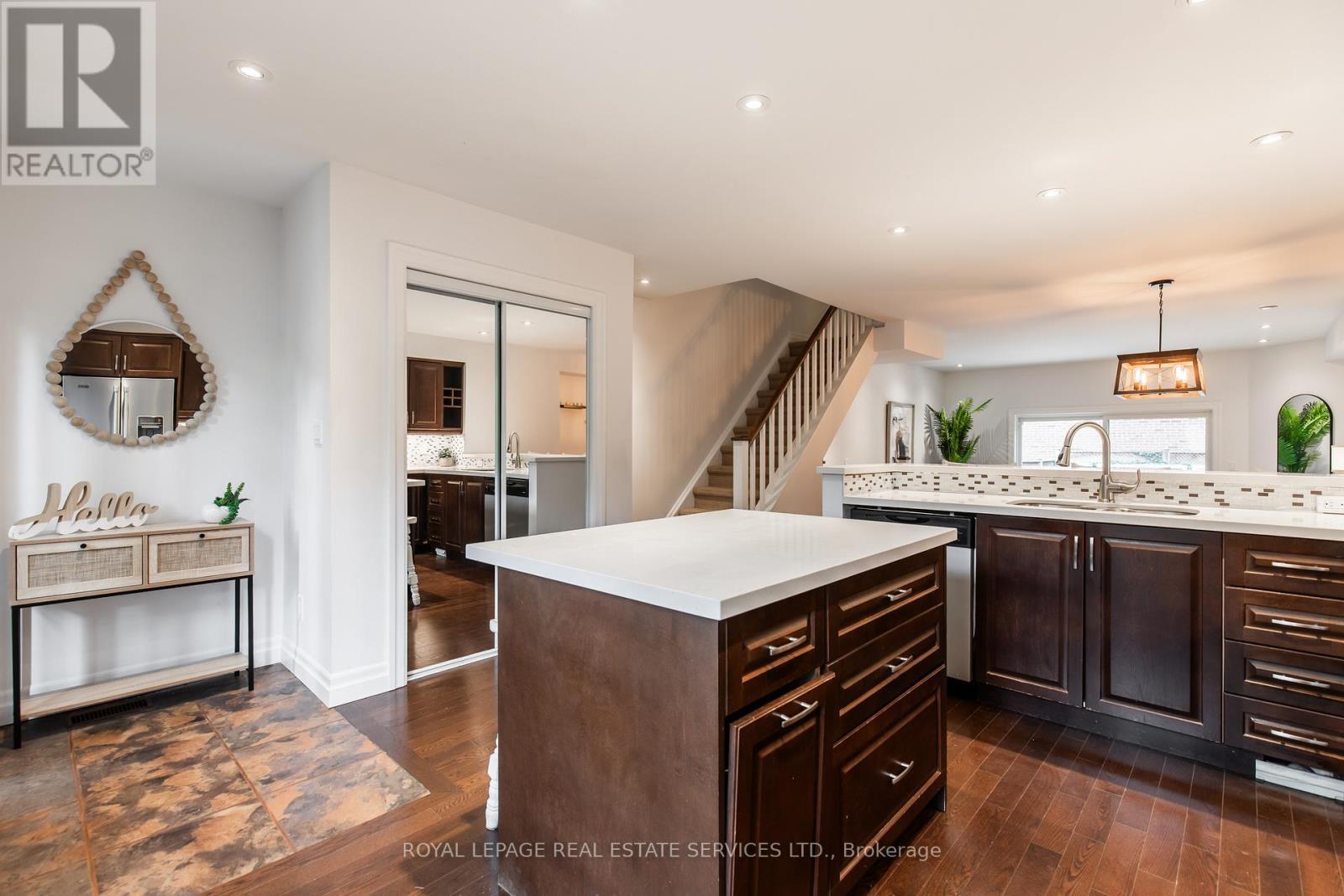 












25 - 3122 LAKESHORE ROAD W

,
Oakville,




Ontario
L6L1J4

