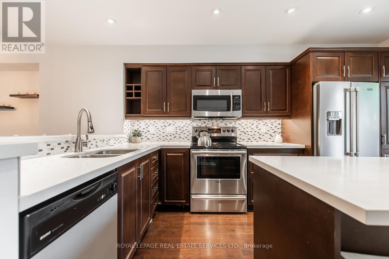 












25 - 3122 LAKESHORE ROAD W

,
Oakville,




Ontario
L6L1J4

