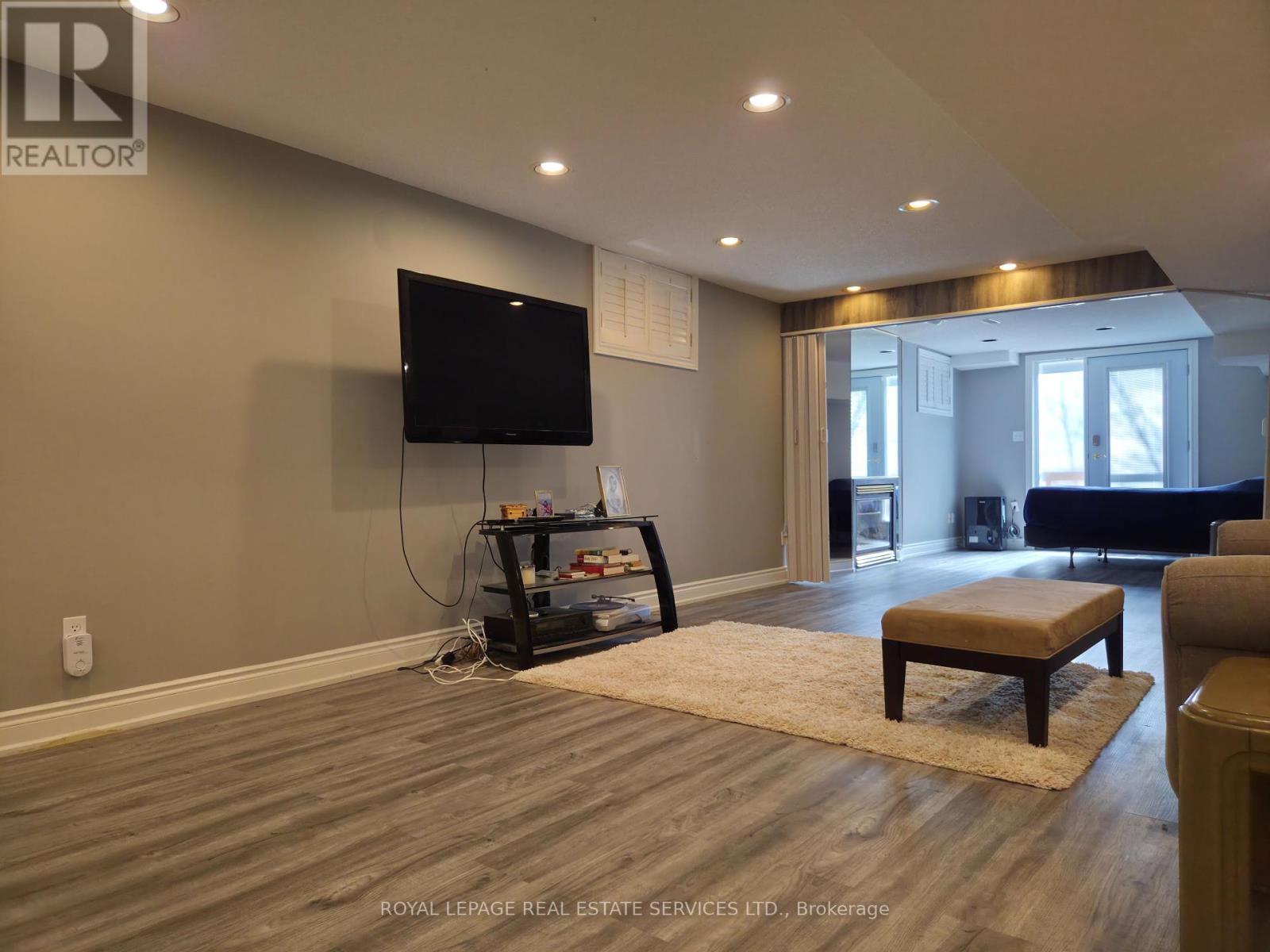 












LOWER - 20 PRESIDENTIAL STREET

,
Vaughan,




Ontario
L4L5H1

