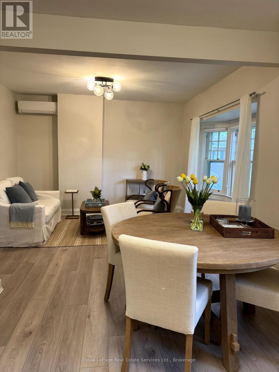 












2 - 225 TRAFALGAR ROAD

,
Oakville (OO Old Oakville),




Ontario
L6J3G9


