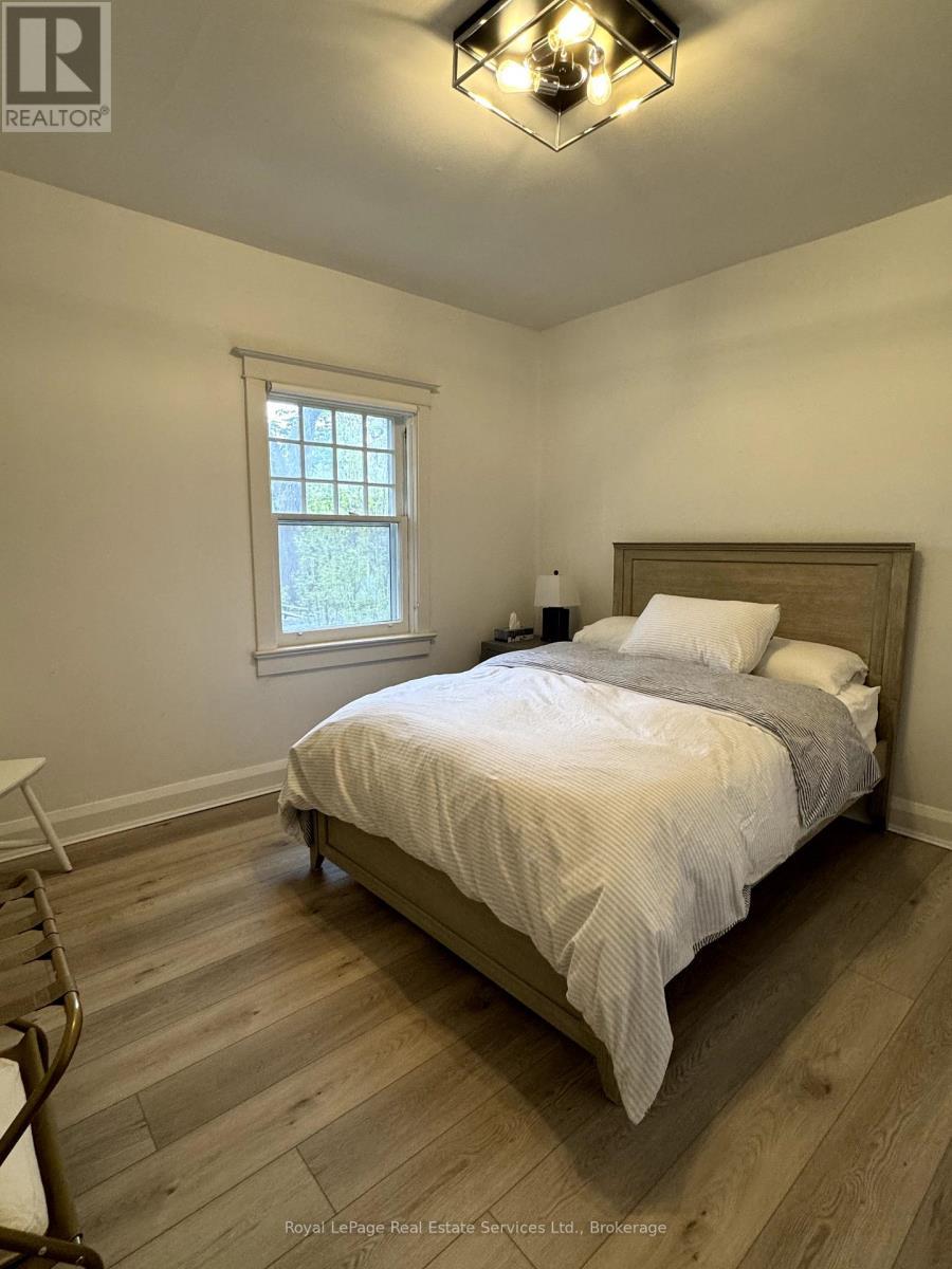 












2 - 225 TRAFALGAR ROAD

,
Oakville (OO Old Oakville),




Ontario
L6J3G9

