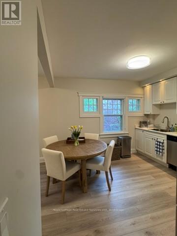












2 - 225 TRAFALGAR ROAD

,
Oakville (OO Old Oakville),




Ontario
L6J3G9

