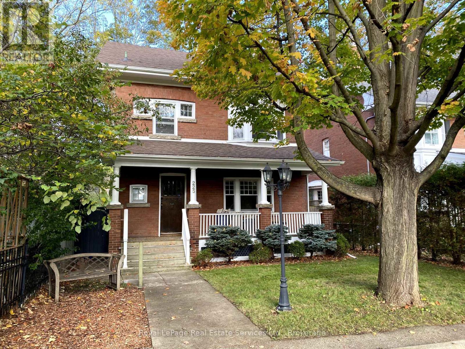 












2 - 225 TRAFALGAR ROAD

,
Oakville (OO Old Oakville),




Ontario
L6J3G9


