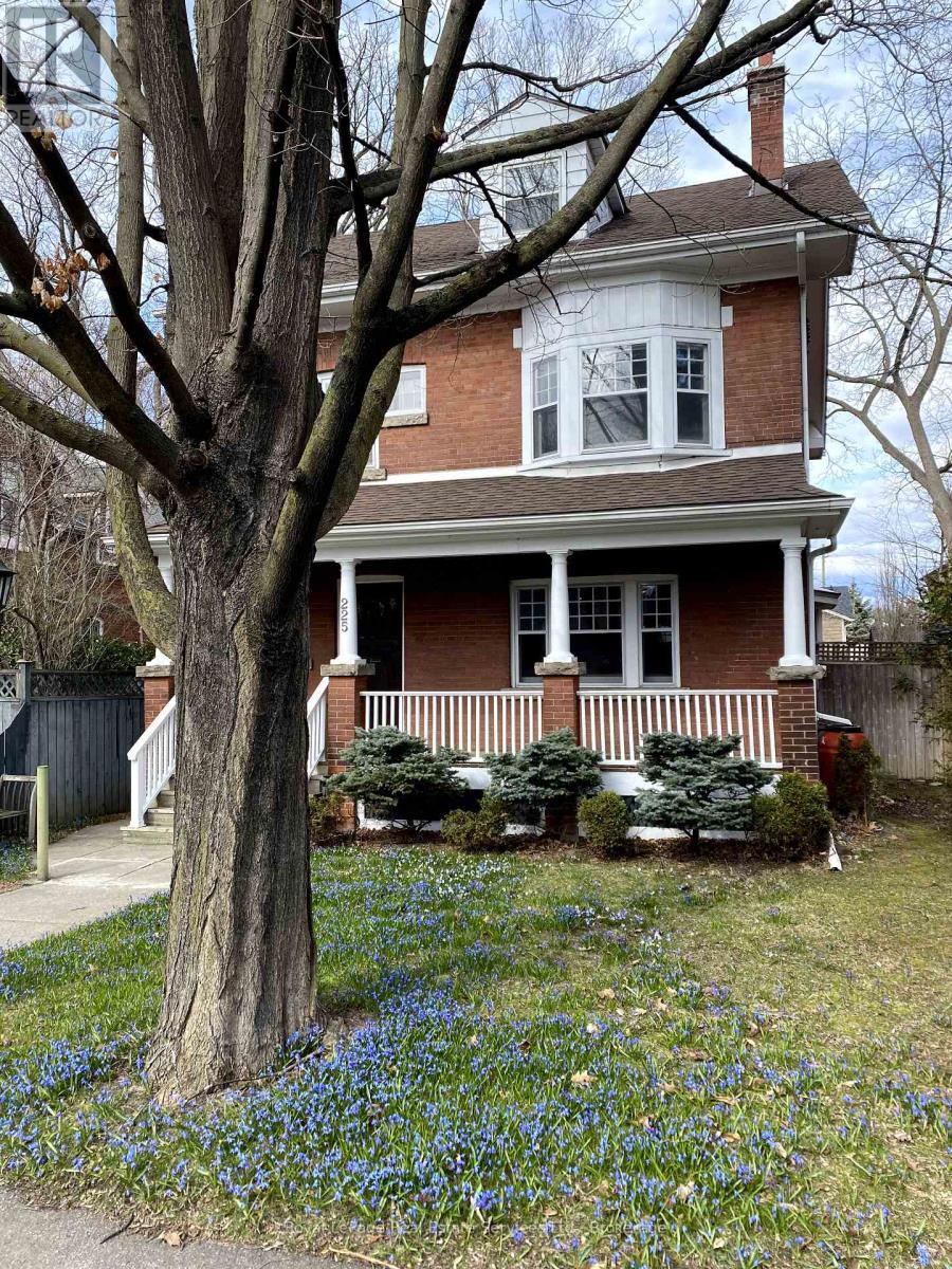 












2 - 225 TRAFALGAR ROAD

,
Oakville (OO Old Oakville),




Ontario
L6J3G9

