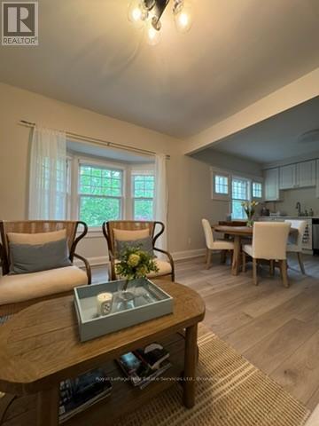 












2 - 225 TRAFALGAR ROAD

,
Oakville (OO Old Oakville),




Ontario
L6J3G9

