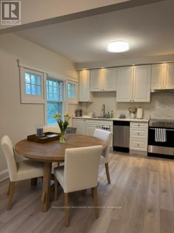 












2 - 225 TRAFALGAR ROAD

,
Oakville (OO Old Oakville),




Ontario
L6J3G9

