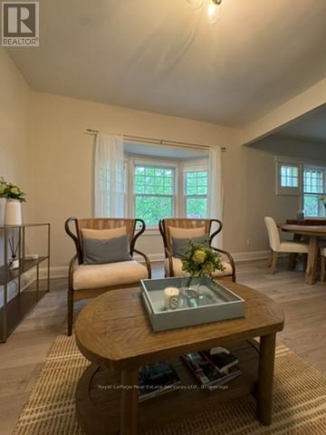 












2 - 225 TRAFALGAR ROAD

,
Oakville (OO Old Oakville),




Ontario
L6J3G9

