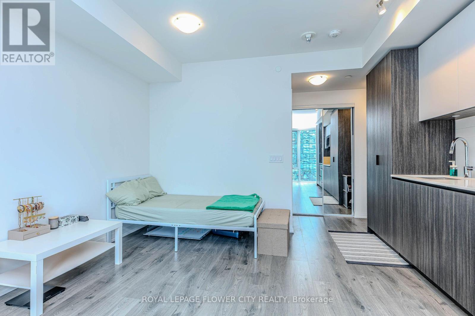 












2115 - 8 WIDMER STREET

,
Toronto,




Ontario
M5V0W6

