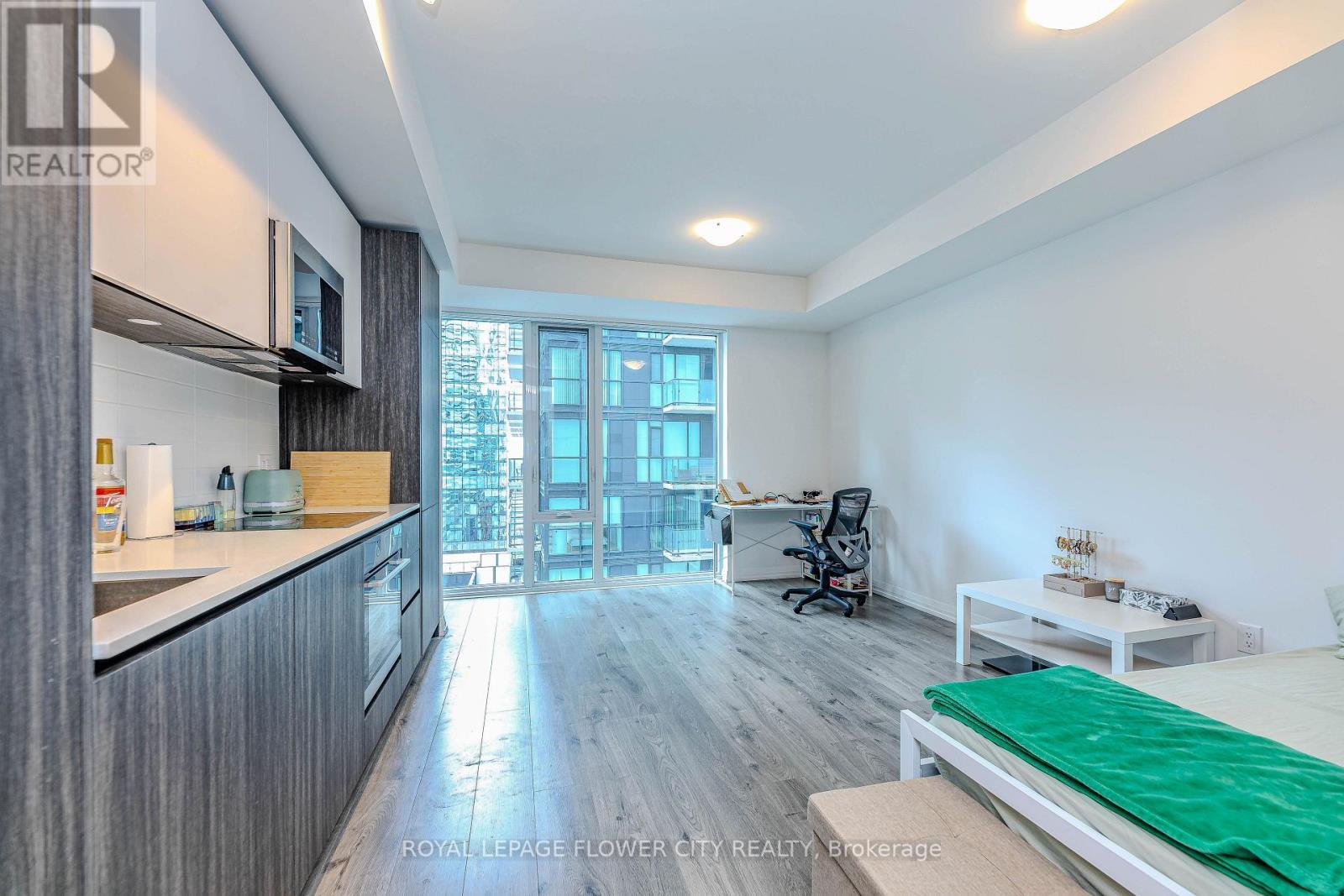 












2115 - 8 WIDMER STREET

,
Toronto,




Ontario
M5V0W6

