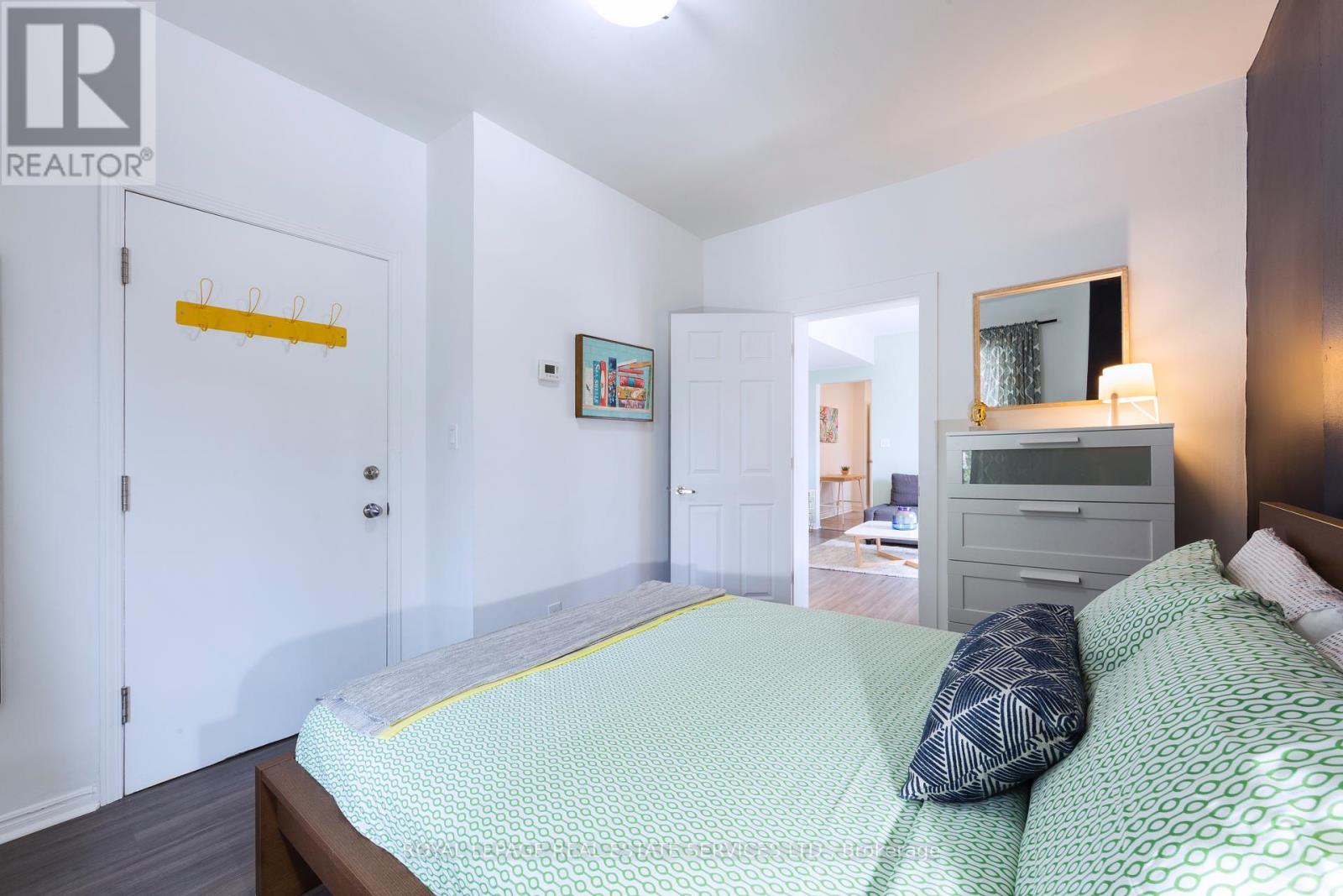 












2 - 1 BEATRICE STREET

,
Toronto,




Ontario
M6J2T2

