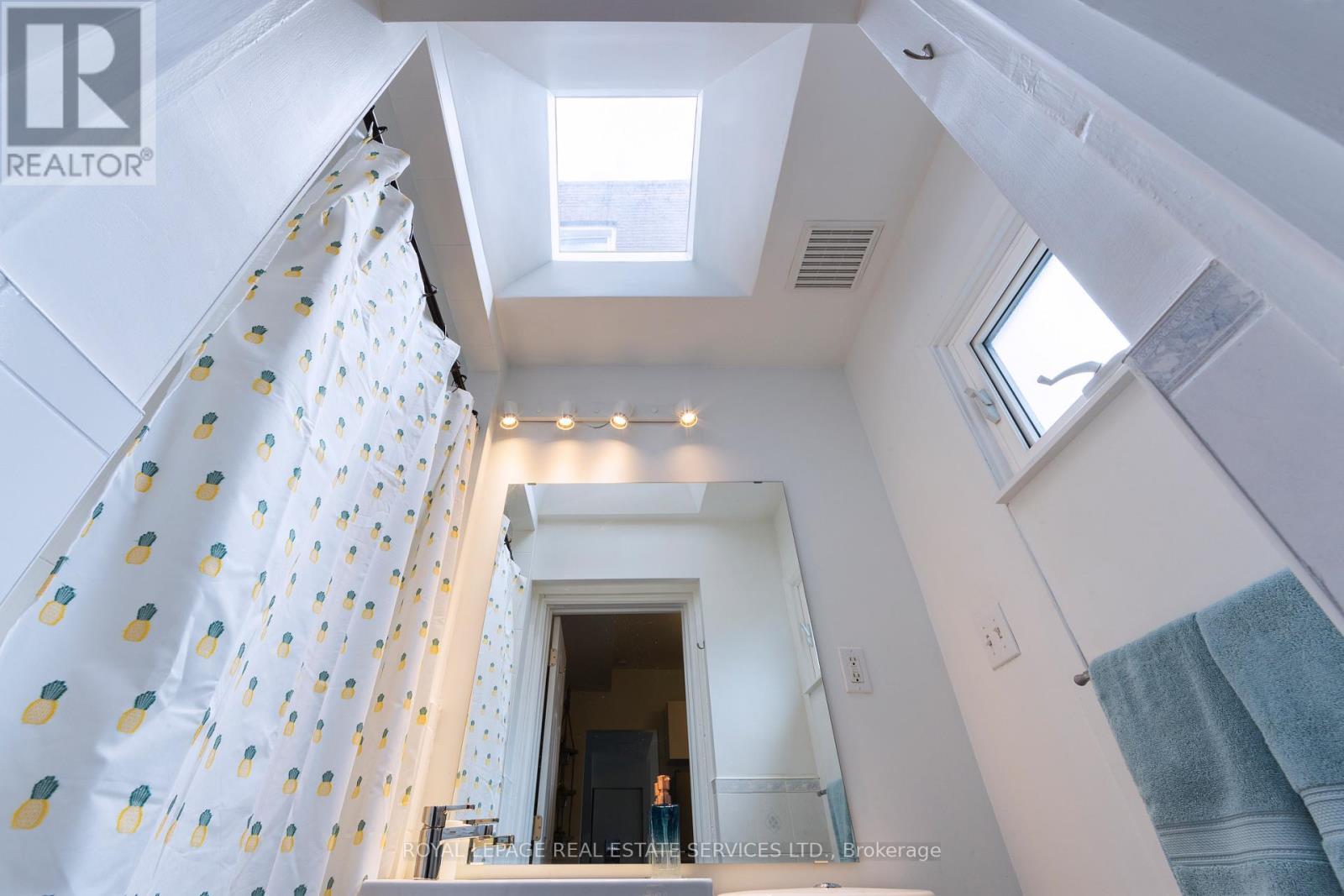 












2 - 1 BEATRICE STREET

,
Toronto,




Ontario
M6J2T2

