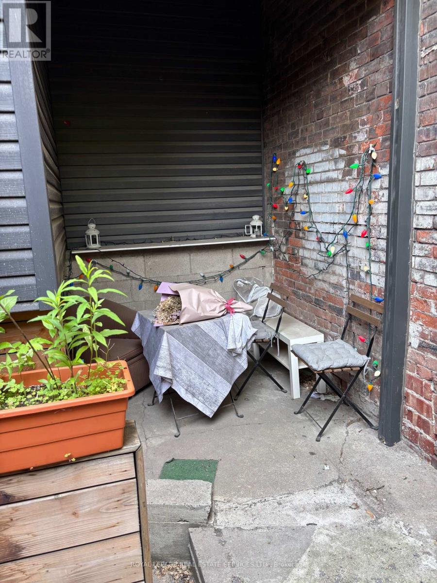 












2 - 1 BEATRICE STREET

,
Toronto,




Ontario
M6J2T2

