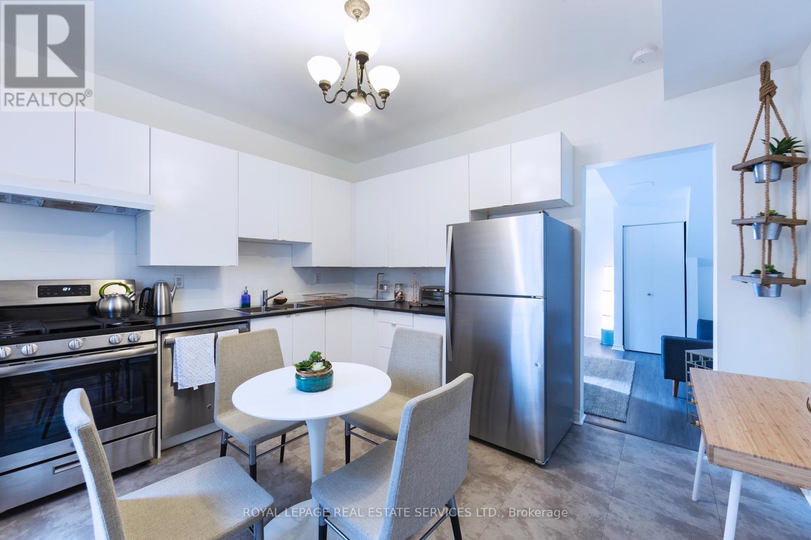 












2 - 1 BEATRICE STREET

,
Toronto,




Ontario
M6J2T2

