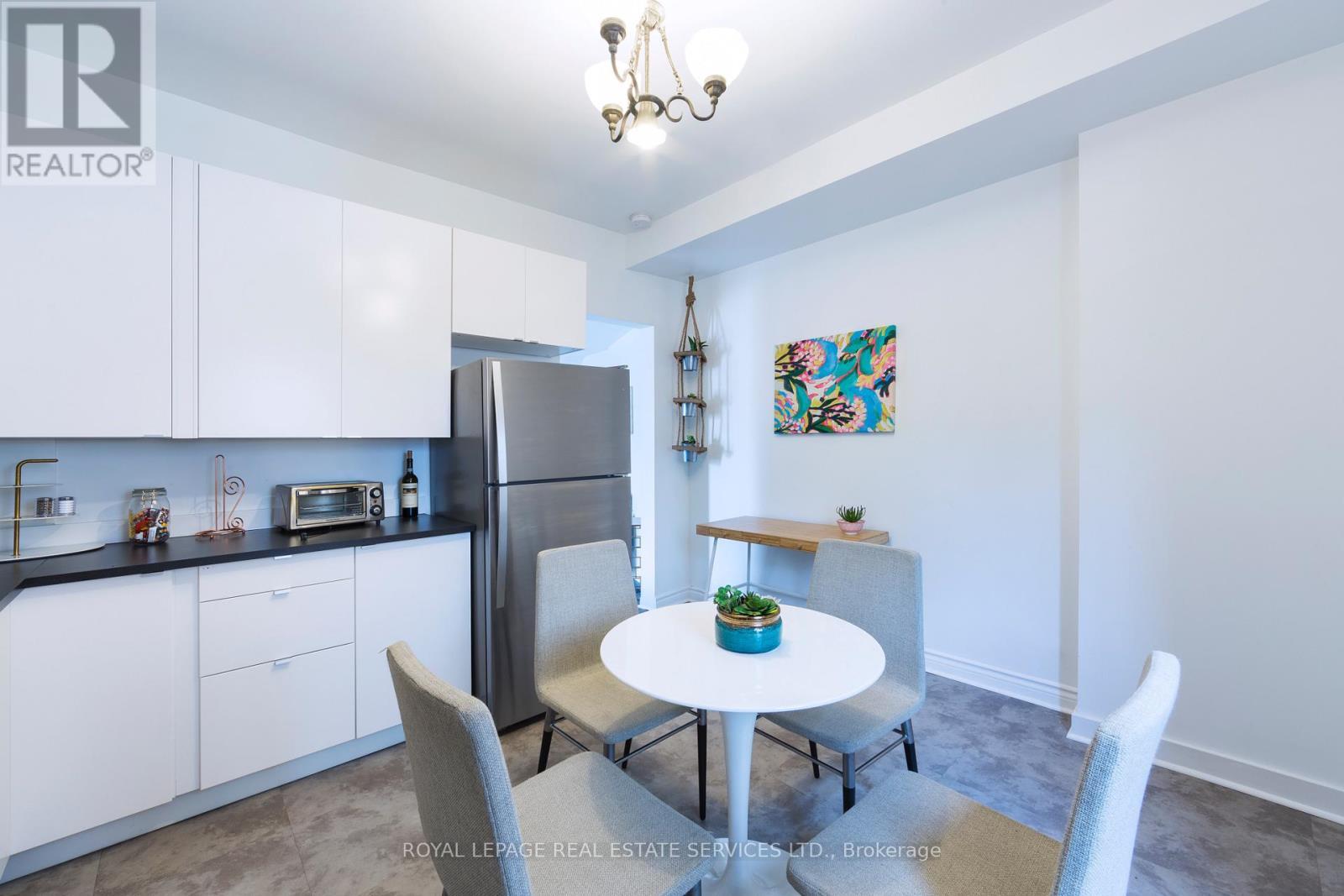 












2 - 1 BEATRICE STREET

,
Toronto,




Ontario
M6J2T2

