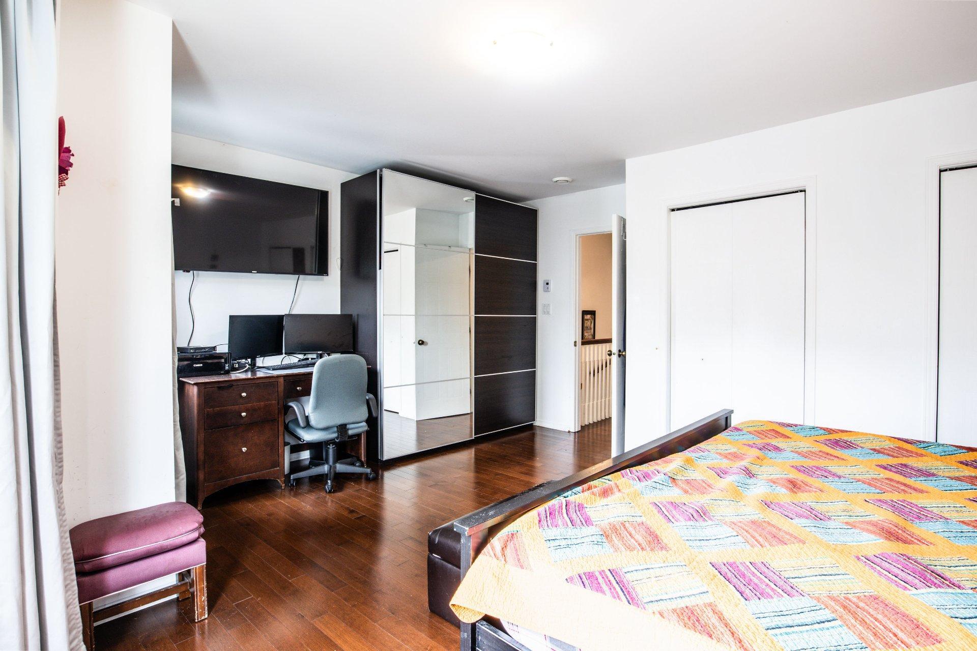 









1695Z


Rue Bellevue

, 3,
Longueuil (Greenfield Park),




QC
J4V3R3

