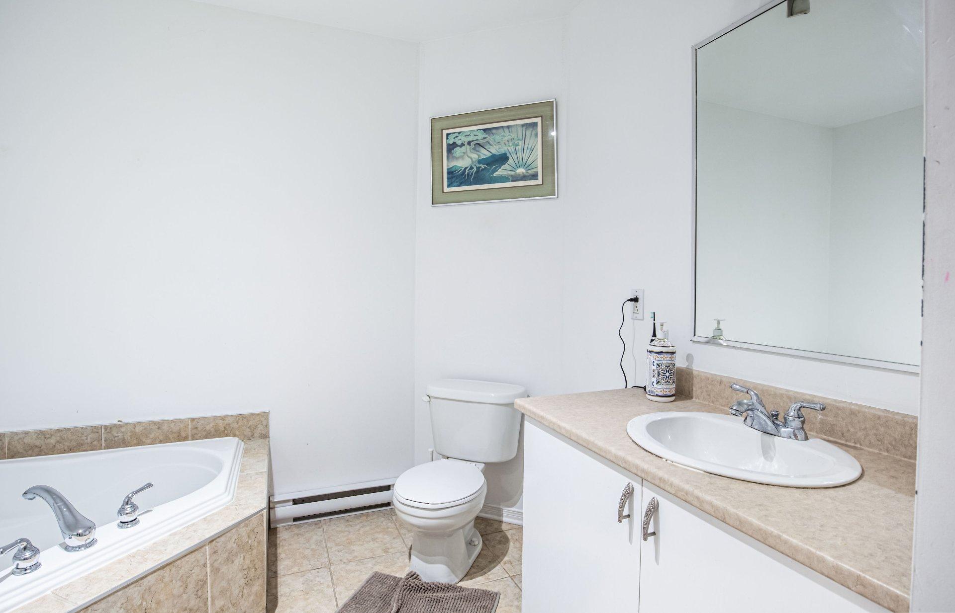 









1695Z


Rue Bellevue

, 3,
Longueuil (Greenfield Park),




QC
J4V3R3

