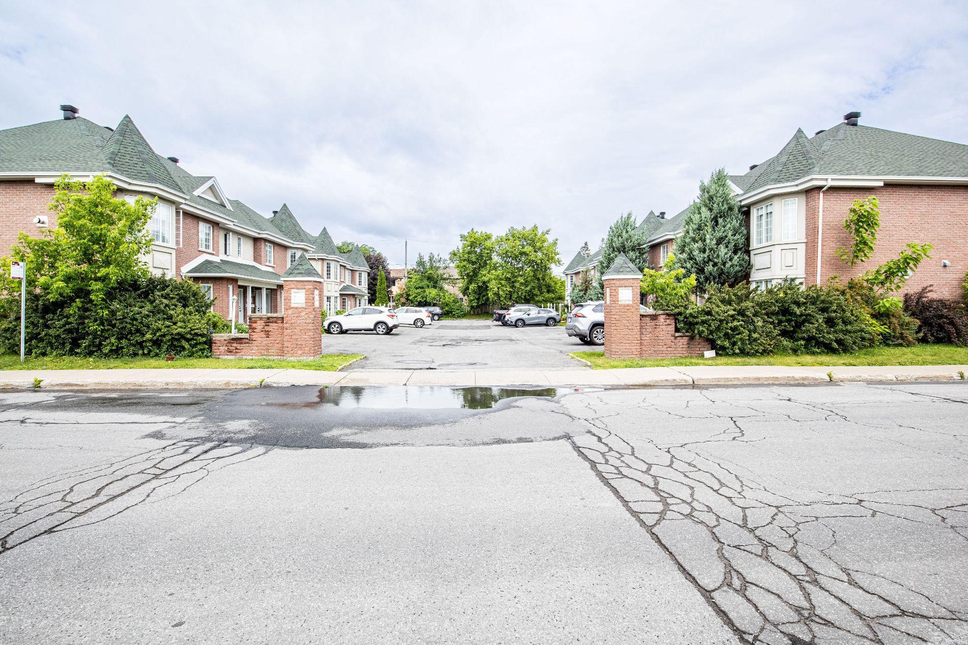 









1695Z


Rue Bellevue

, 3,
Longueuil (Greenfield Park),




QC
J4V3R3

