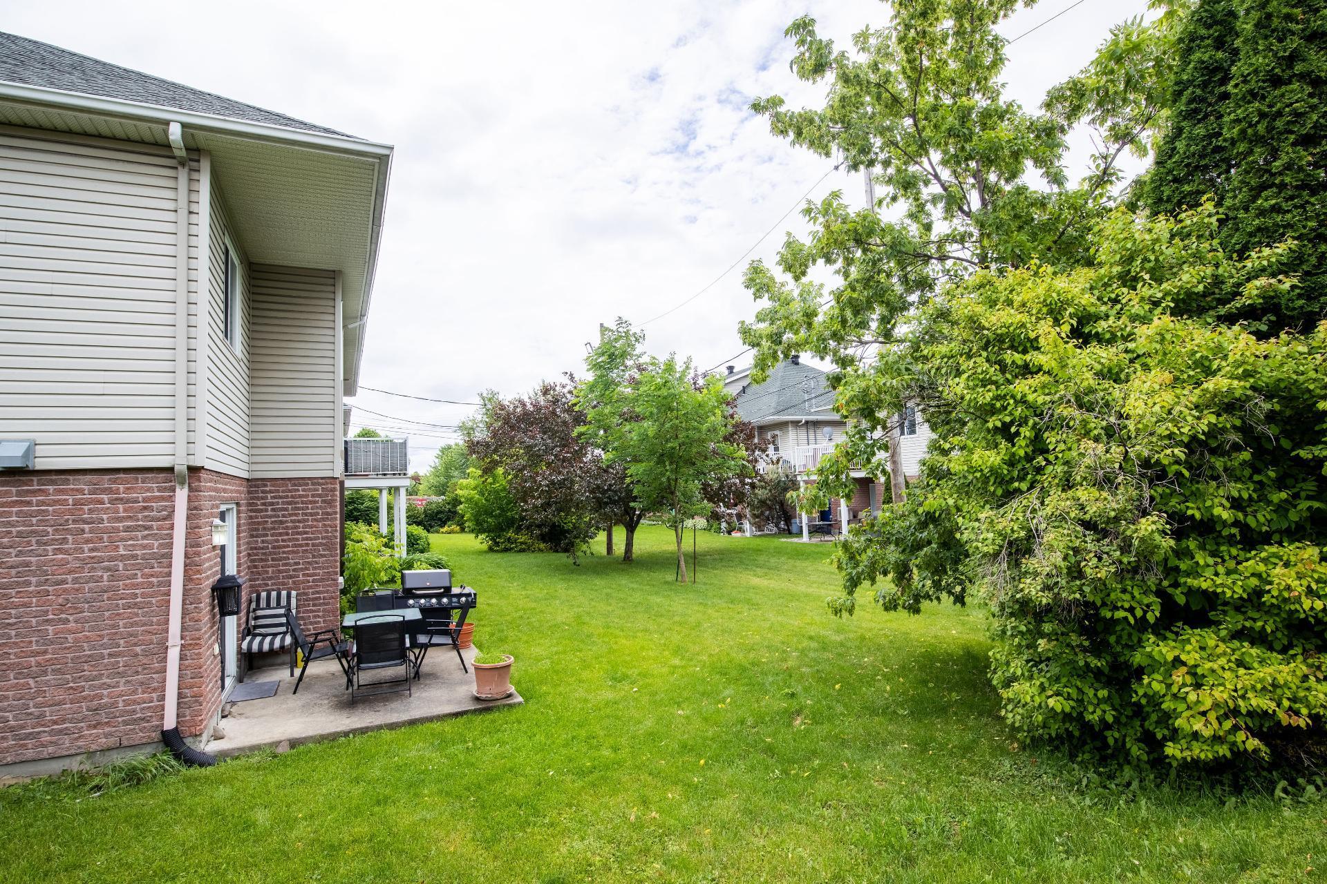 









1695Z


Rue Bellevue

, 3,
Longueuil (Greenfield Park),




QC
J4V3R3

