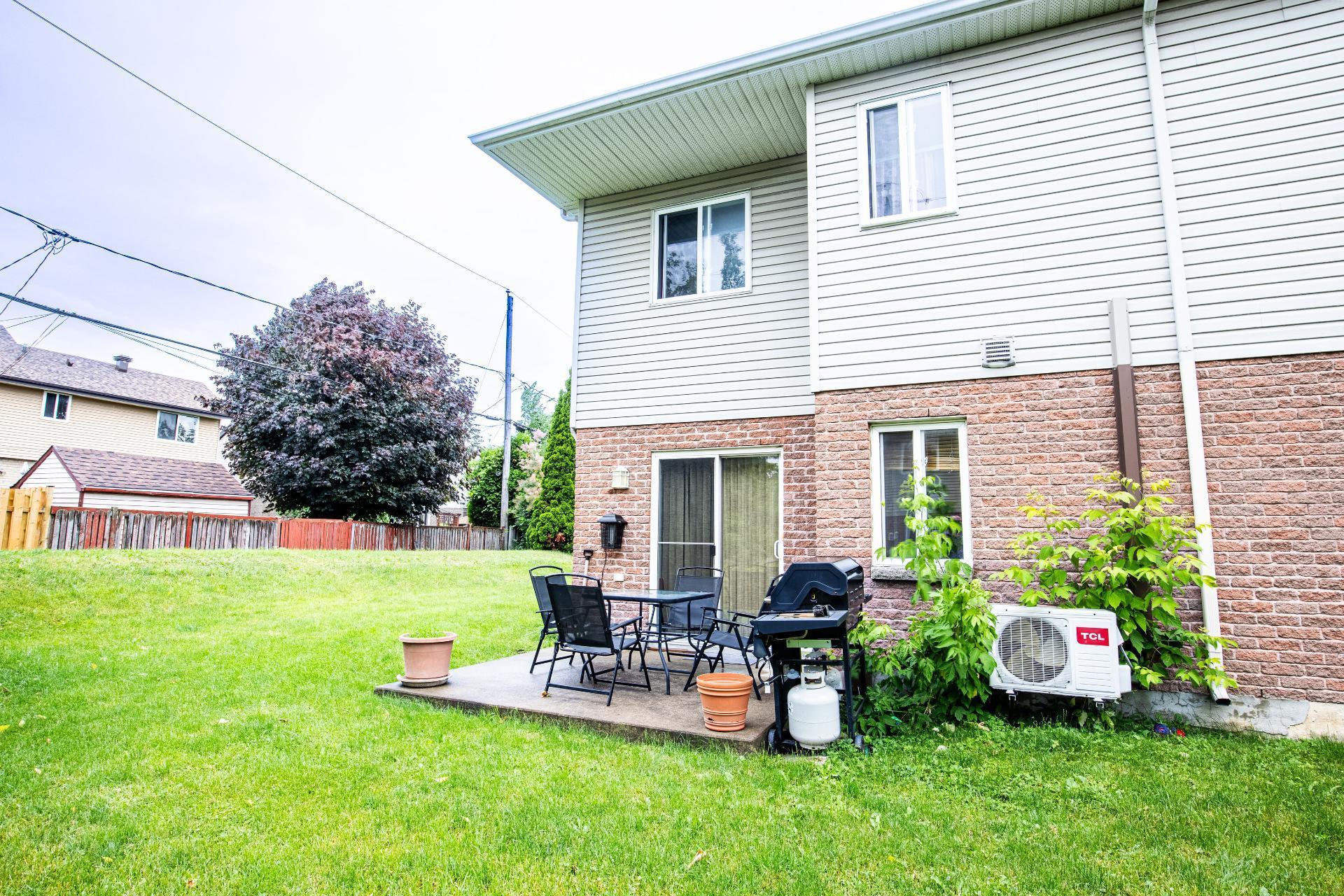 









1695Z


Rue Bellevue

, 3,
Longueuil (Greenfield Park),




QC
J4V3R3

