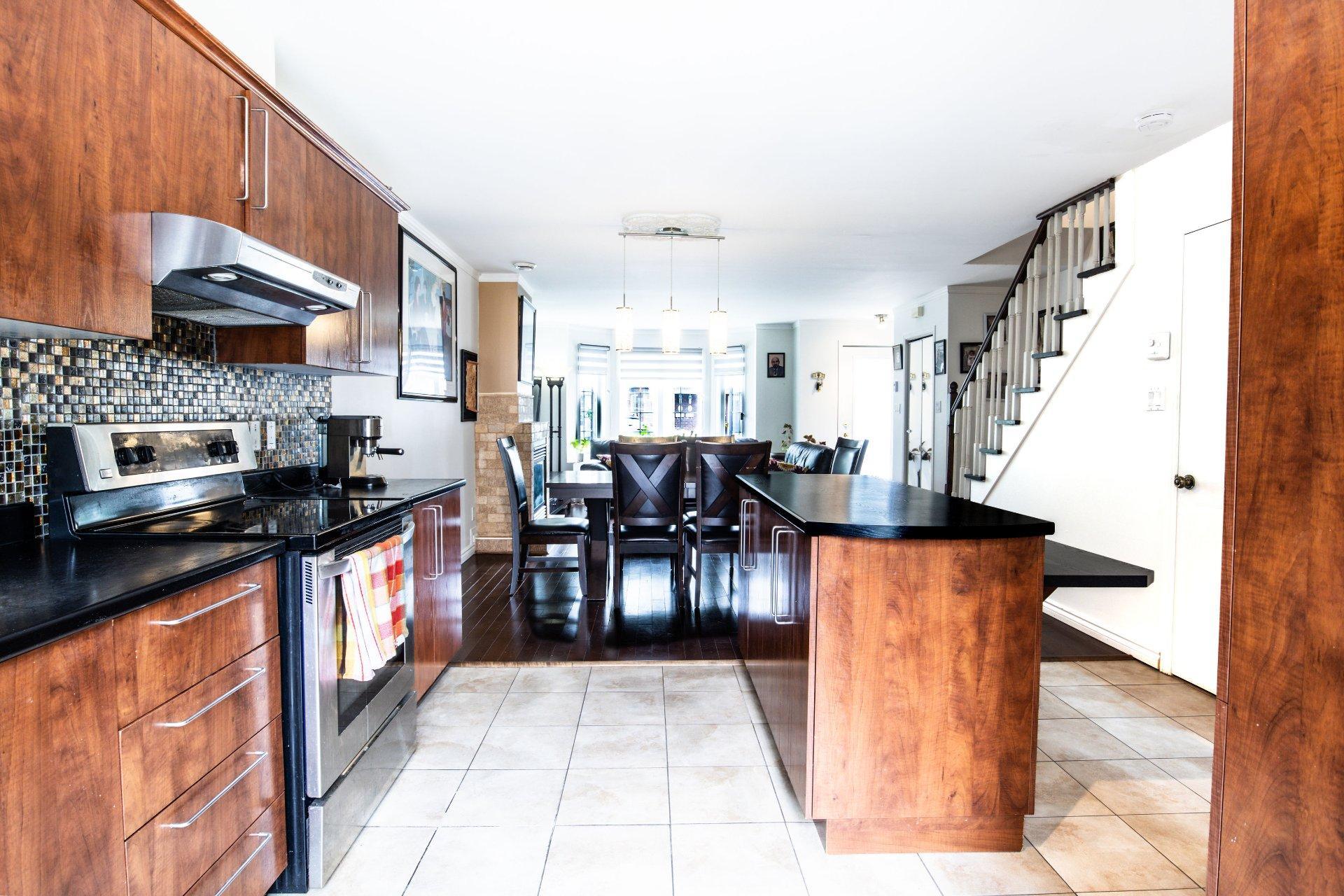 









1695Z


Rue Bellevue

, 3,
Longueuil (Greenfield Park),




QC
J4V3R3

