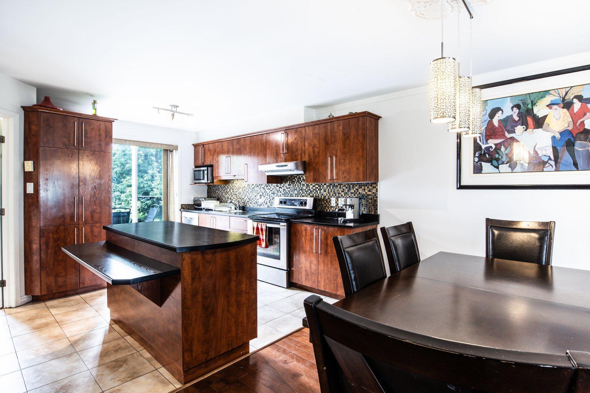 









1695Z


Rue Bellevue

, 3,
Longueuil (Greenfield Park),




QC
J4V3R3

