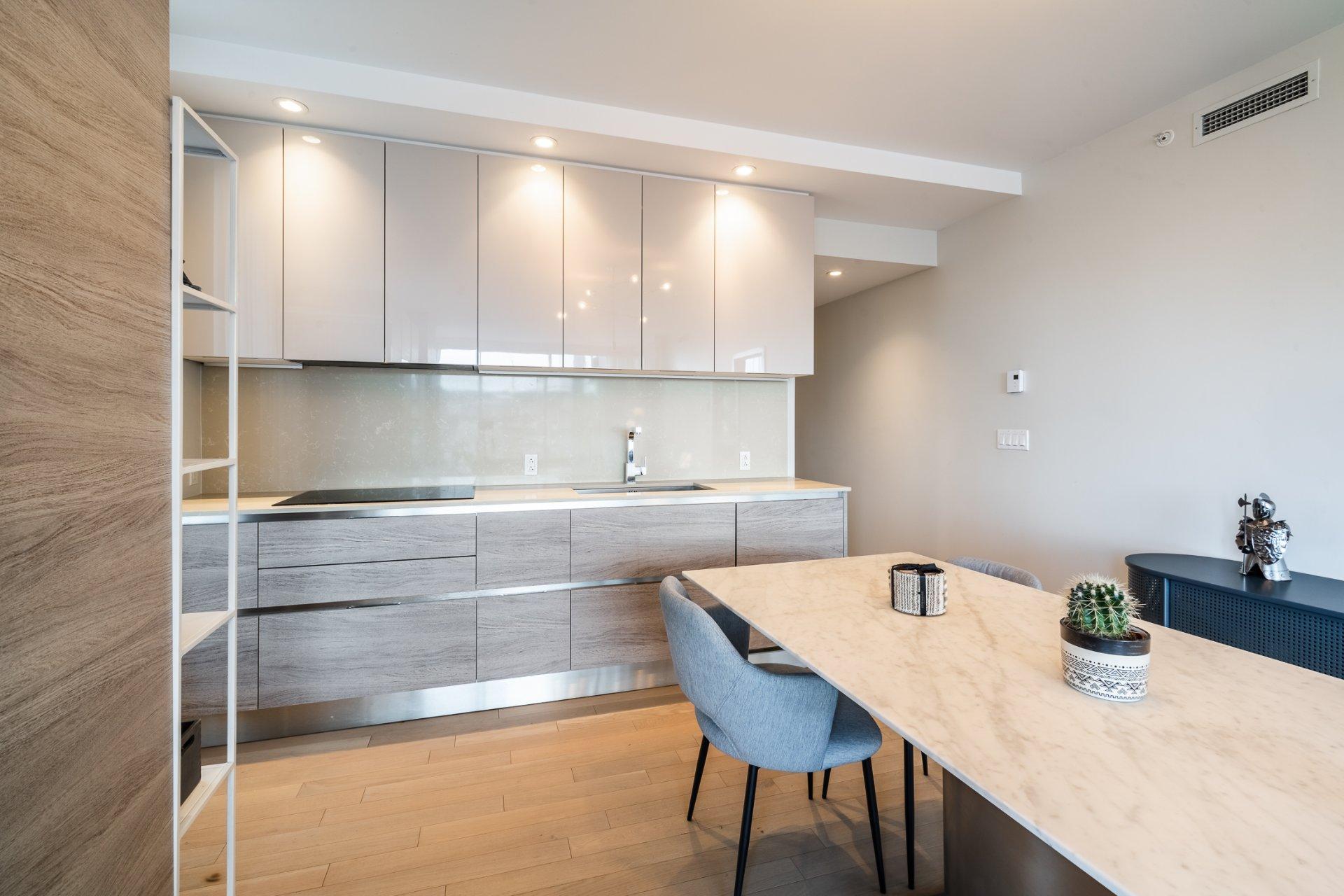









1310


Boul. René-Lévesque O.

, 3204,
Montréal (Ville-Marie),




QC
H3G0B7

