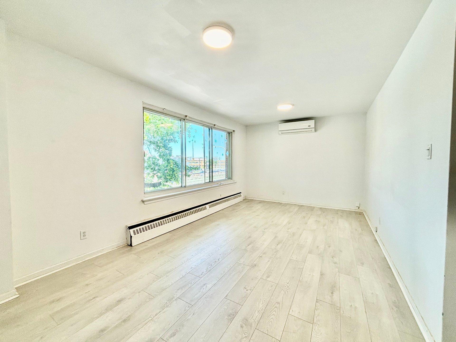 









3336


Ch. de la Côte-de-Liesse

,
Mont-Royal,




QC
H4N2P4

