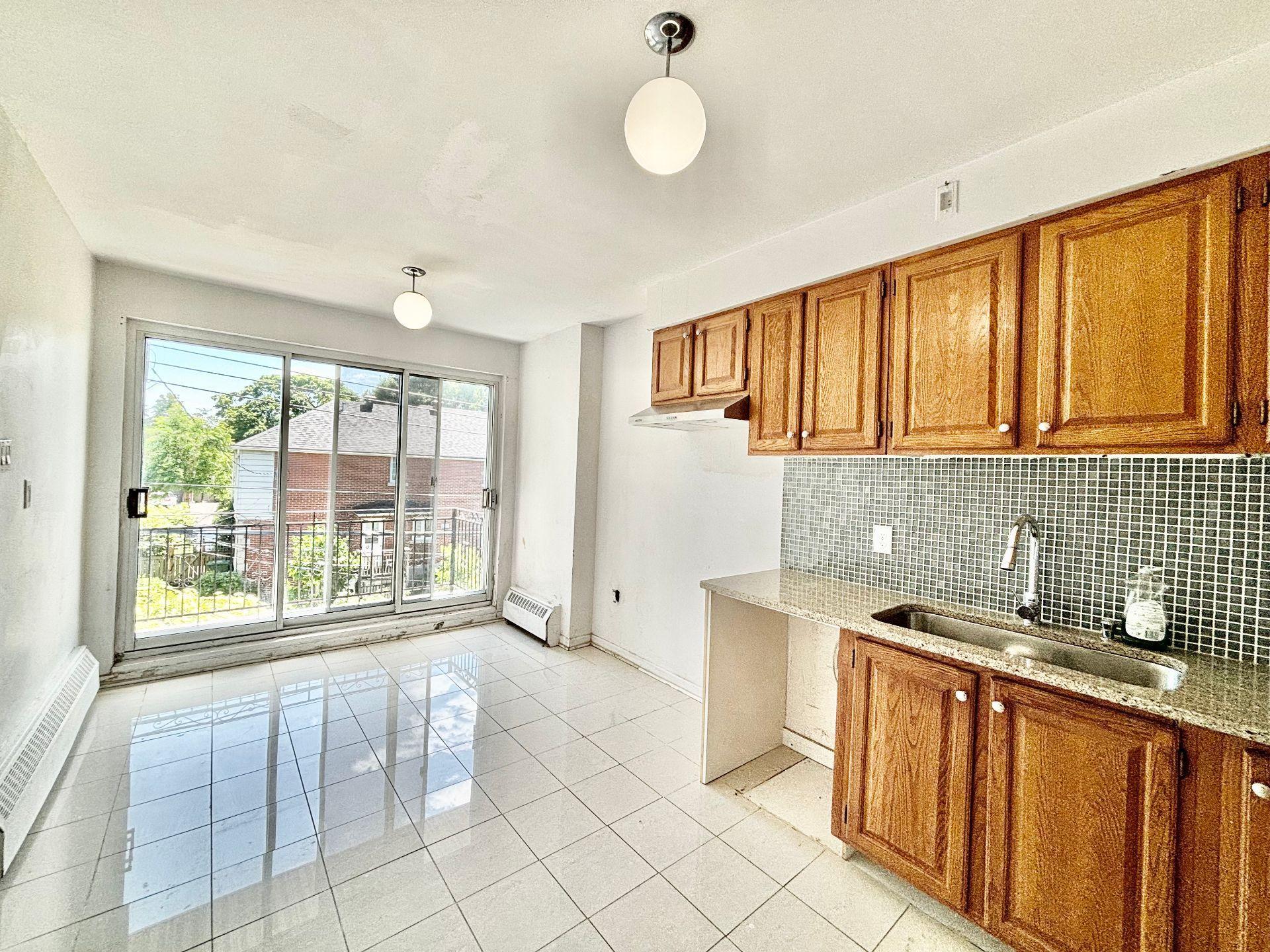 









3336


Ch. de la Côte-de-Liesse

,
Mont-Royal,




QC
H4N2P4

