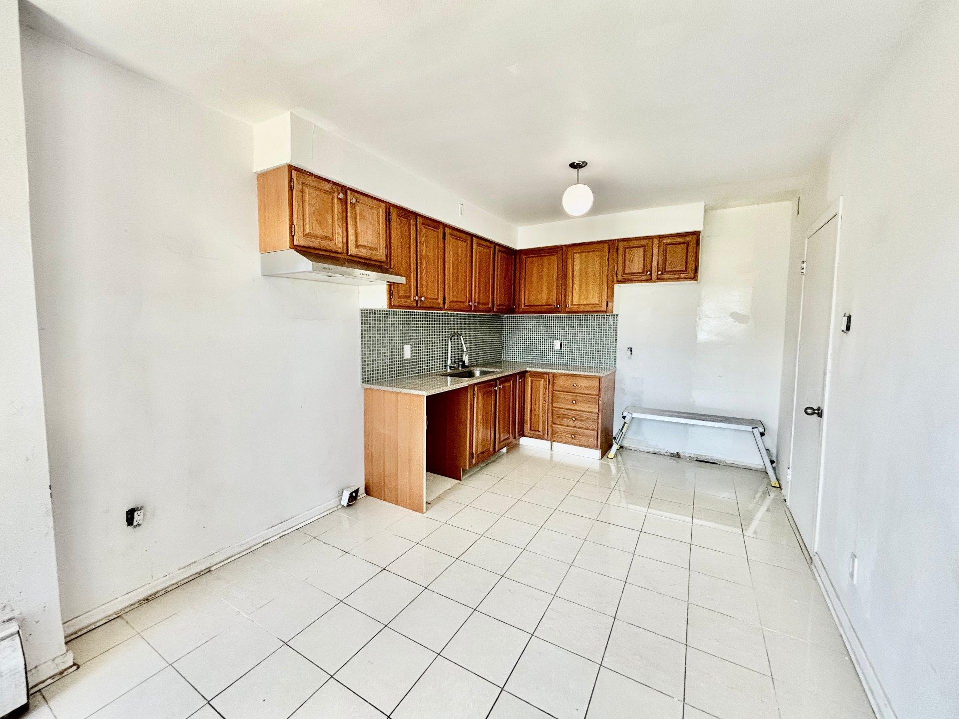 









3336


Ch. de la Côte-de-Liesse

,
Mont-Royal,




QC
H4N2P4

