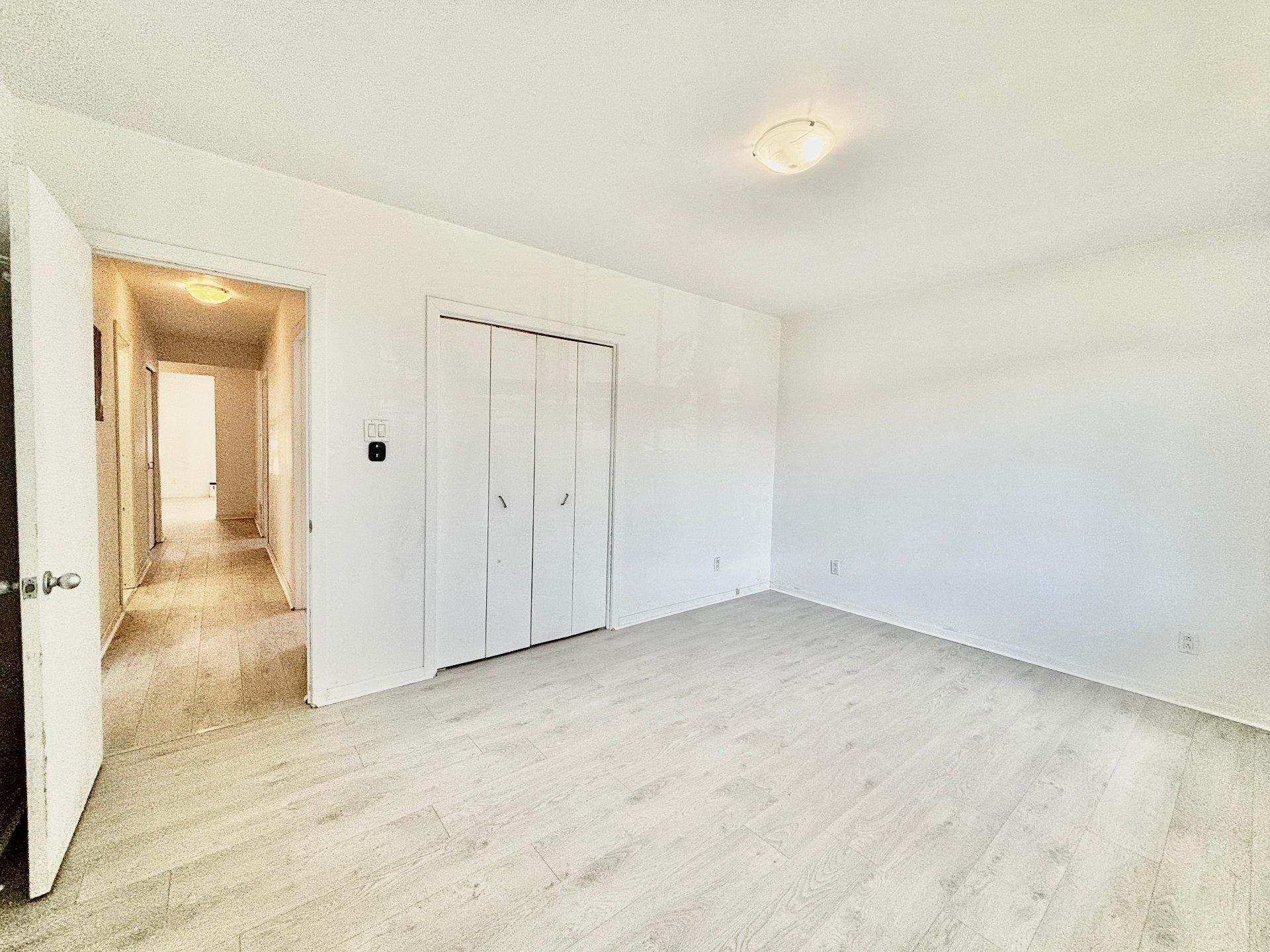









3336


Ch. de la Côte-de-Liesse

,
Mont-Royal,




QC
H4N2P4

